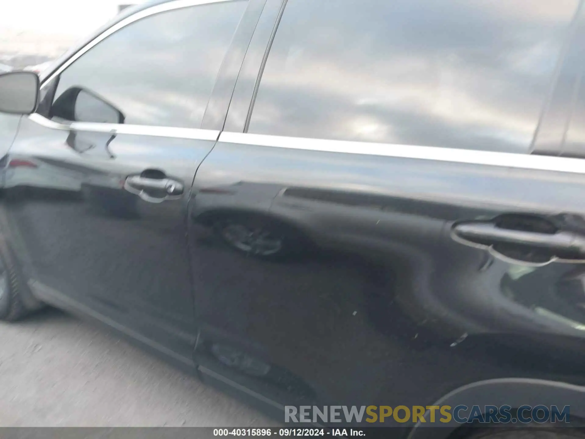 14 Photograph of a damaged car 5TDZZRFH4KS324809 TOYOTA HIGHLANDER 2019