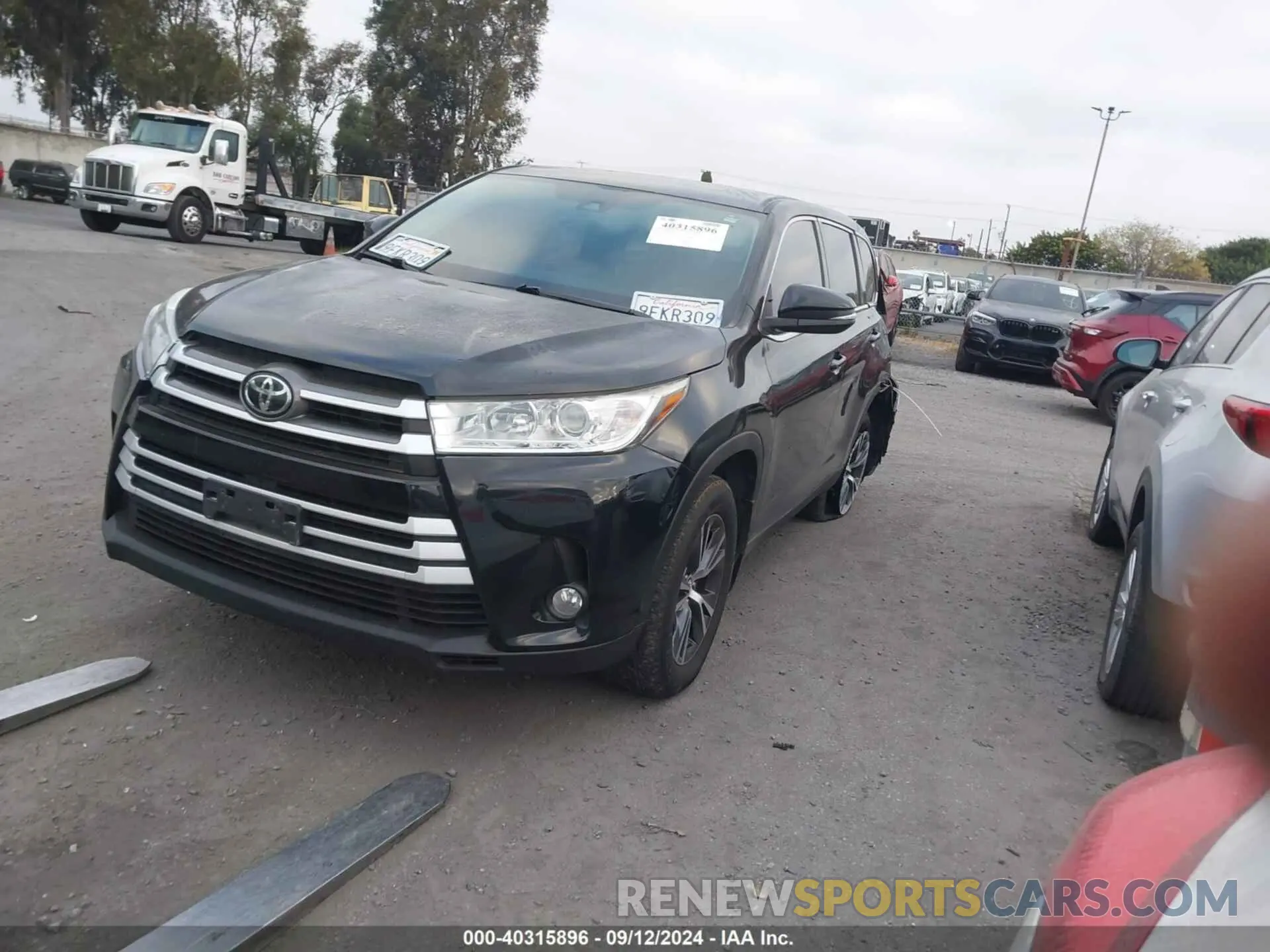 2 Photograph of a damaged car 5TDZZRFH4KS324809 TOYOTA HIGHLANDER 2019
