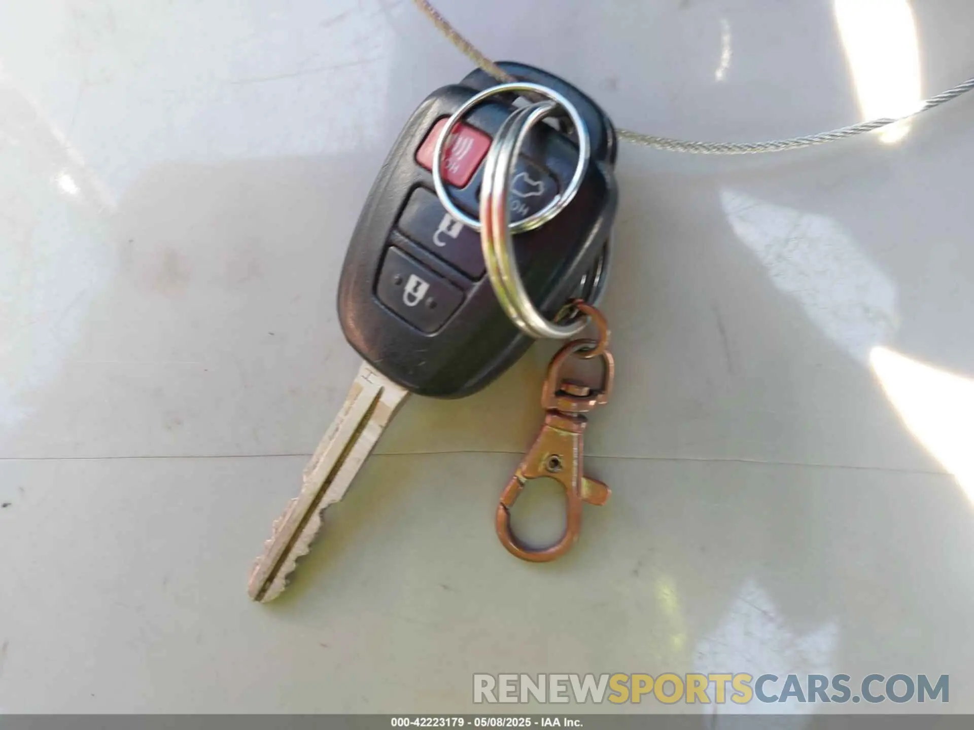 11 Photograph of a damaged car 5TDZZRFH4KS335955 TOYOTA HIGHLANDER 2019