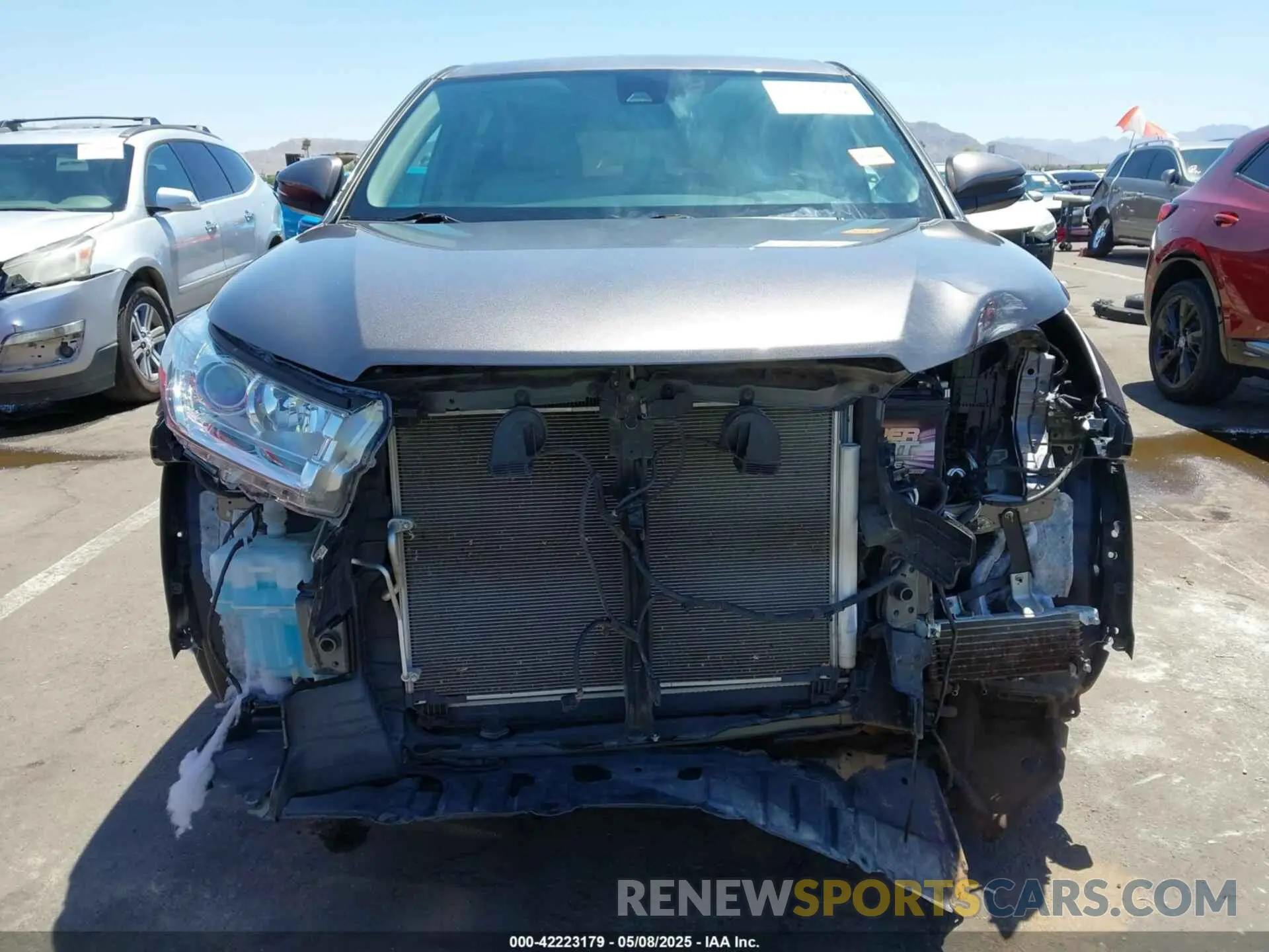 13 Photograph of a damaged car 5TDZZRFH4KS335955 TOYOTA HIGHLANDER 2019