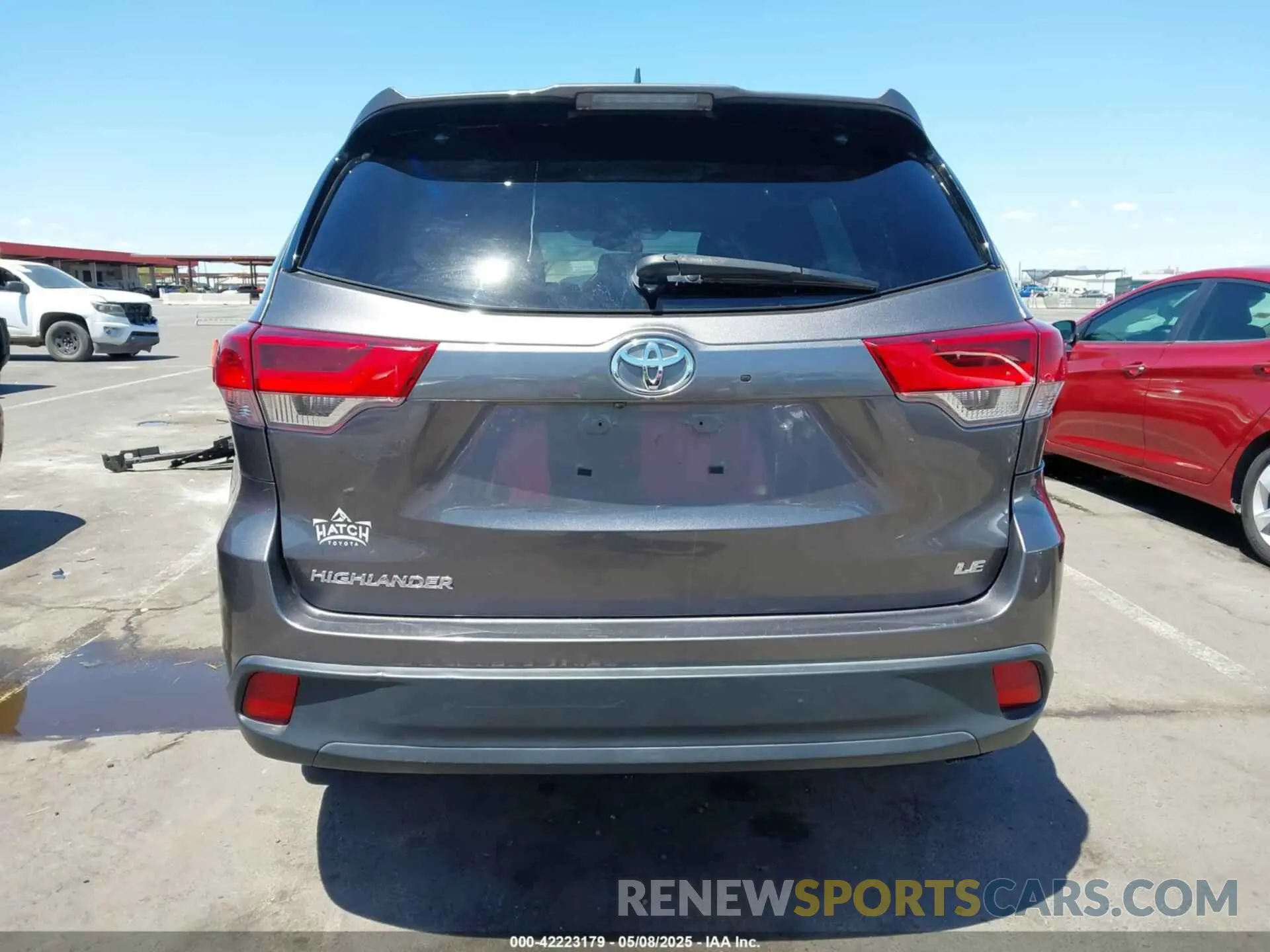 17 Photograph of a damaged car 5TDZZRFH4KS335955 TOYOTA HIGHLANDER 2019
