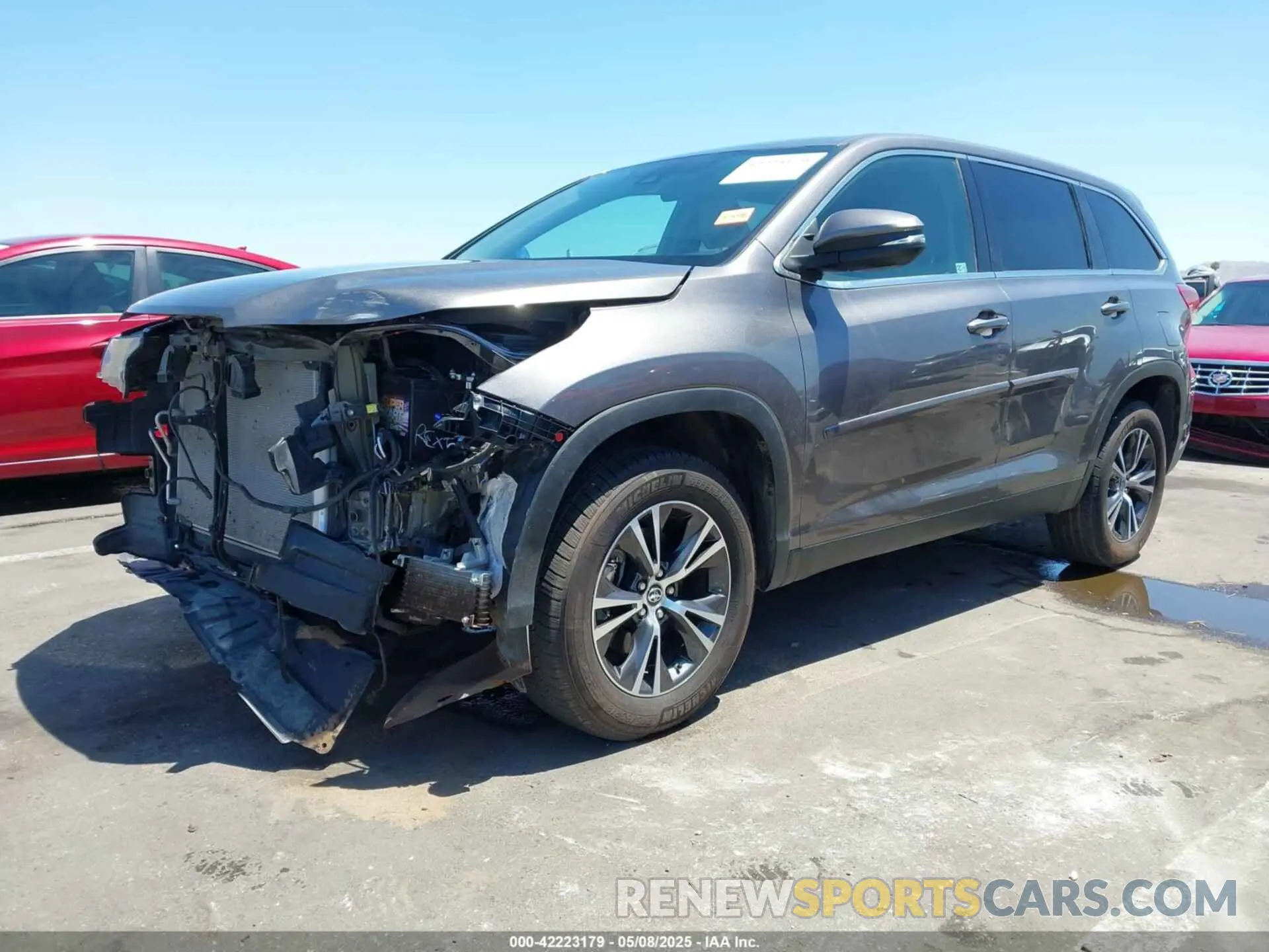 2 Photograph of a damaged car 5TDZZRFH4KS335955 TOYOTA HIGHLANDER 2019