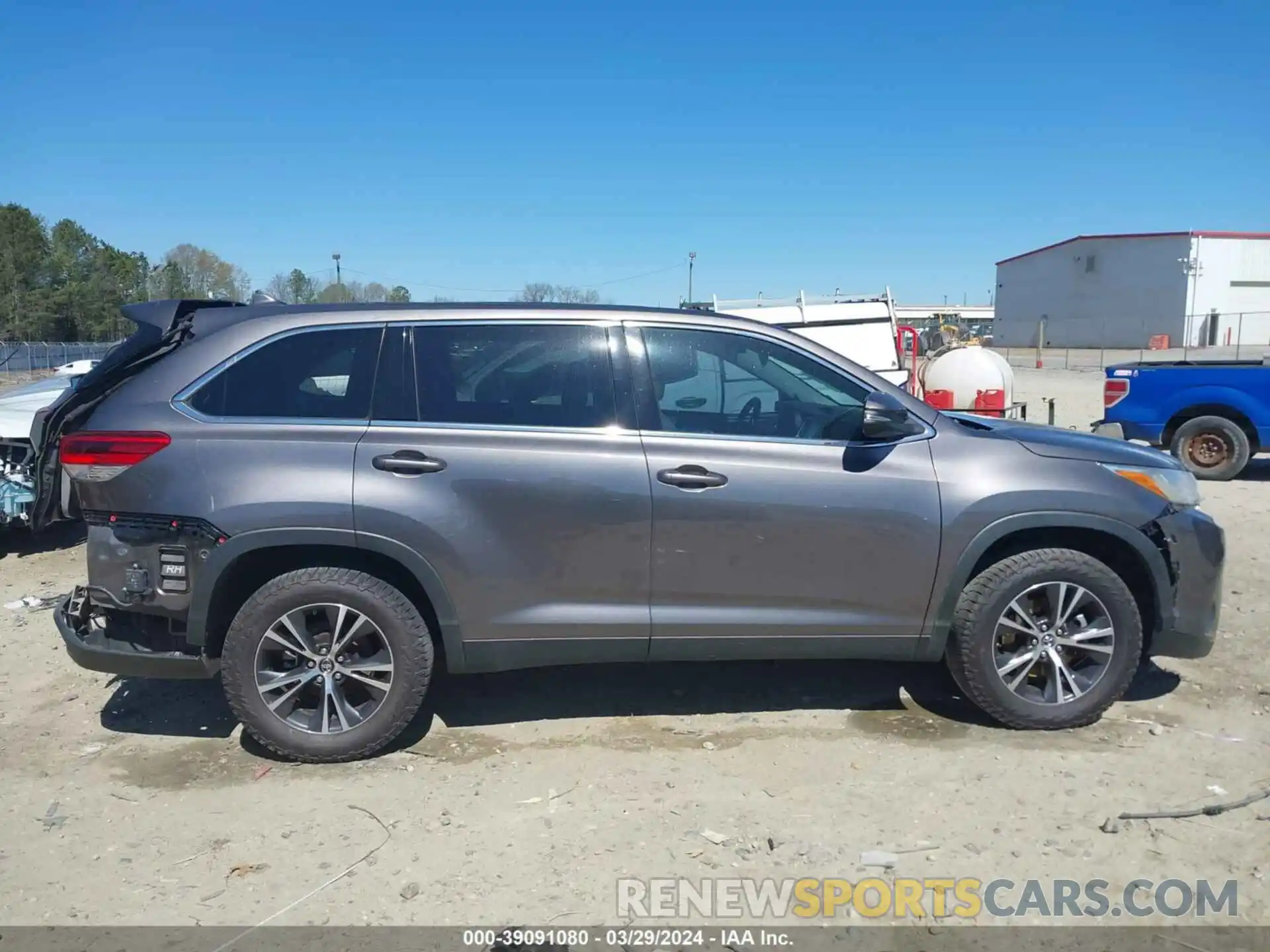 13 Photograph of a damaged car 5TDZZRFH4KS336359 TOYOTA HIGHLANDER 2019