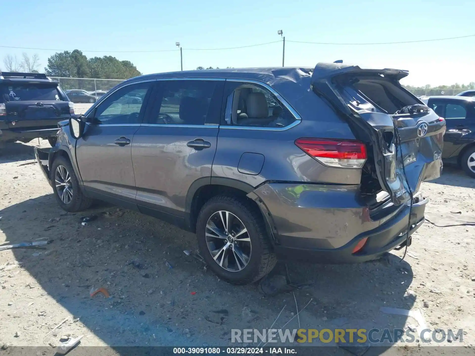 3 Photograph of a damaged car 5TDZZRFH4KS336359 TOYOTA HIGHLANDER 2019