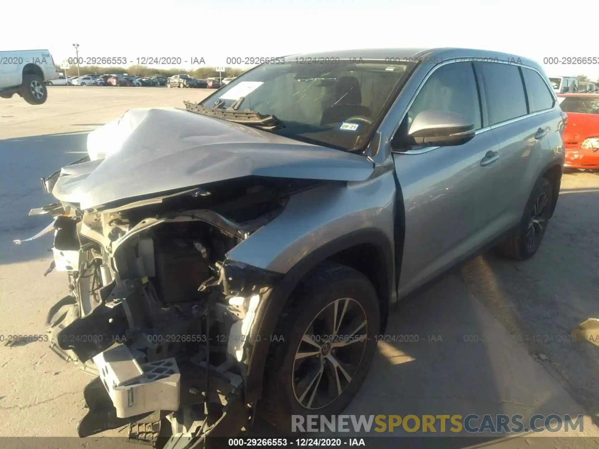 2 Photograph of a damaged car 5TDZZRFH4KS348575 TOYOTA HIGHLANDER 2019