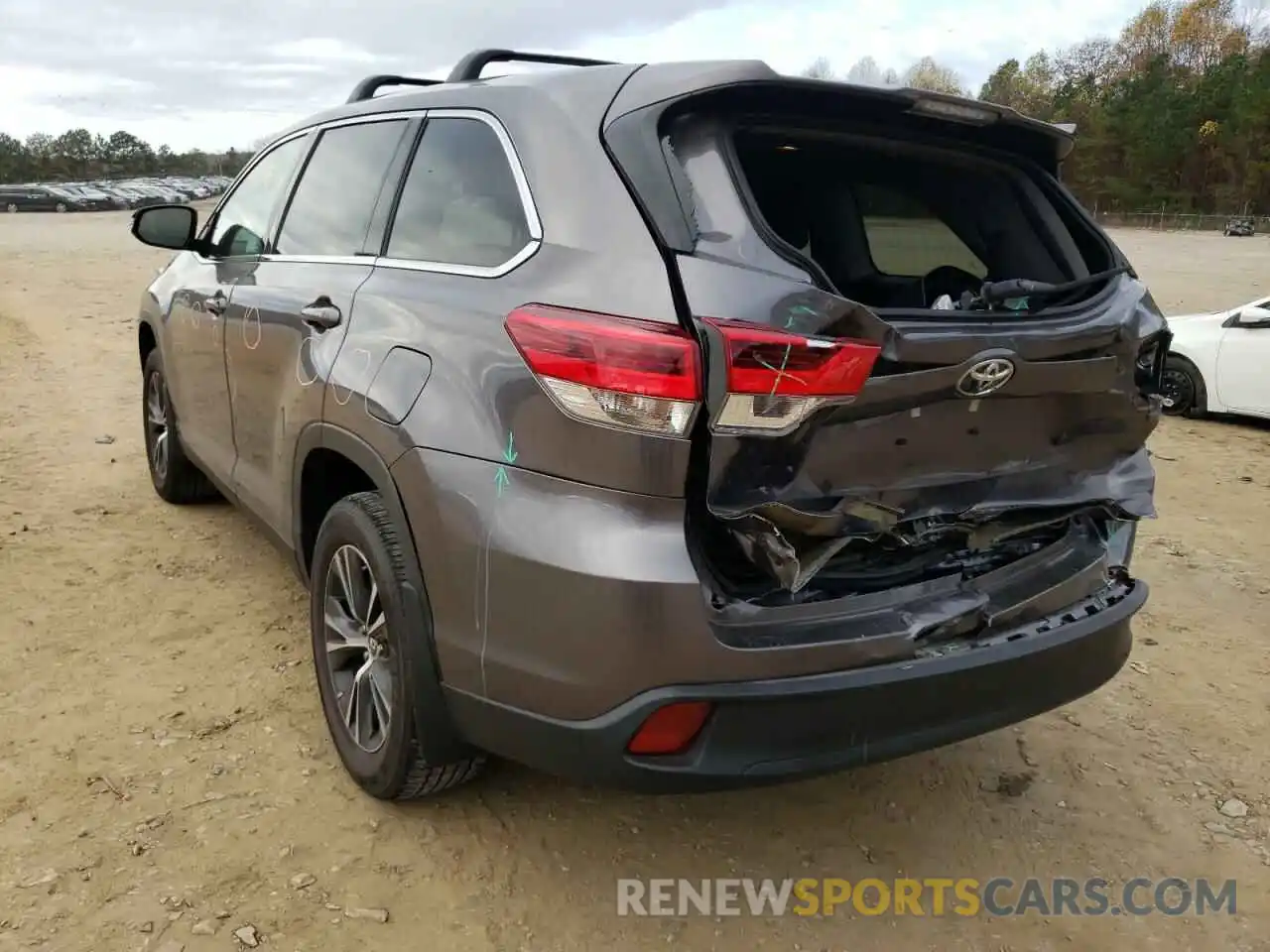 3 Photograph of a damaged car 5TDZZRFH4KS354750 TOYOTA HIGHLANDER 2019