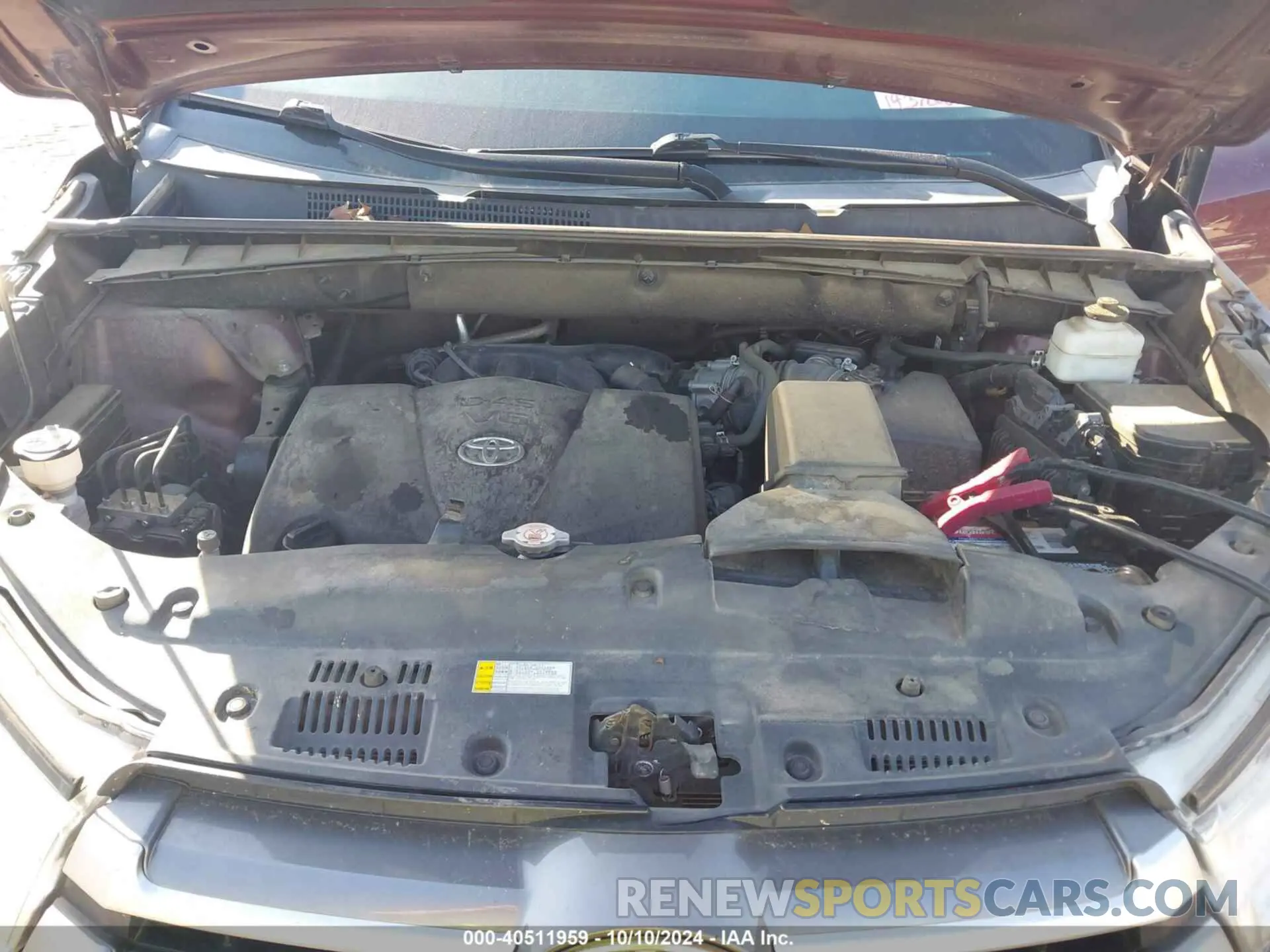10 Photograph of a damaged car 5TDZZRFH4KS354778 TOYOTA HIGHLANDER 2019