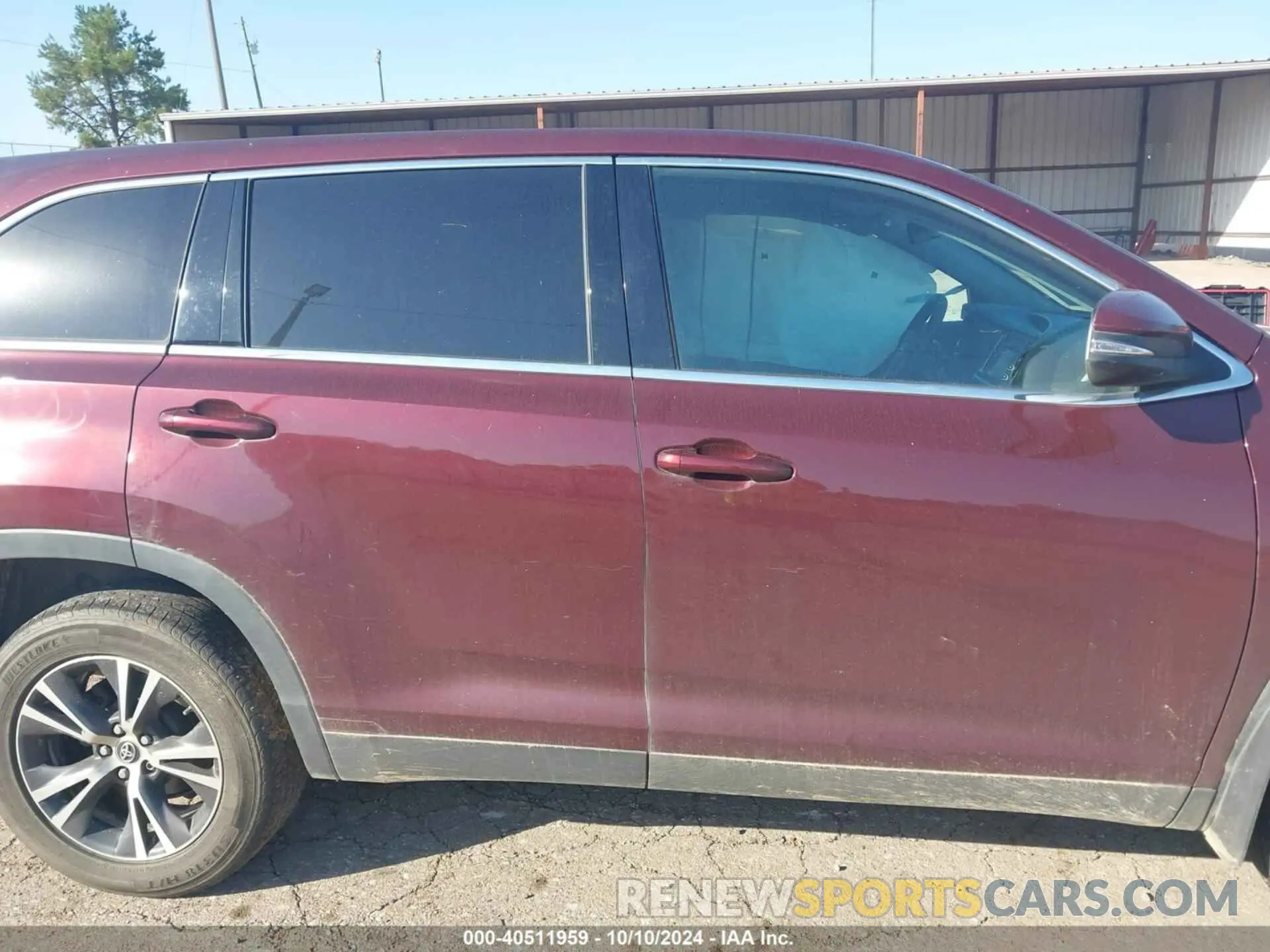 13 Photograph of a damaged car 5TDZZRFH4KS354778 TOYOTA HIGHLANDER 2019