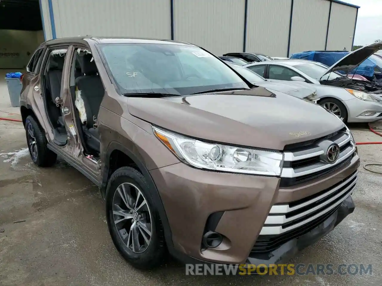 1 Photograph of a damaged car 5TDZZRFH4KS355459 TOYOTA HIGHLANDER 2019