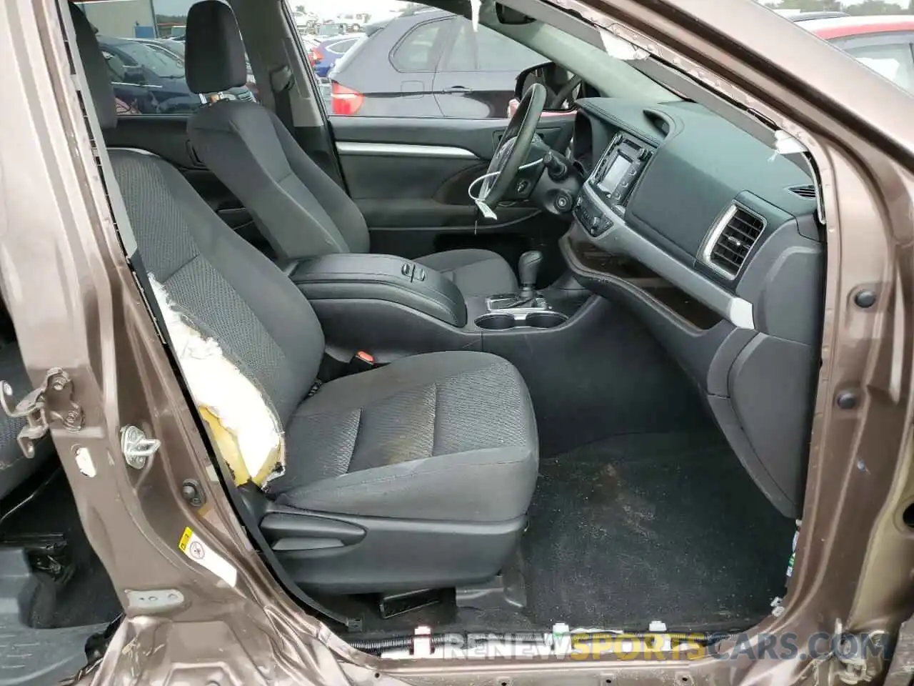 5 Photograph of a damaged car 5TDZZRFH4KS355459 TOYOTA HIGHLANDER 2019