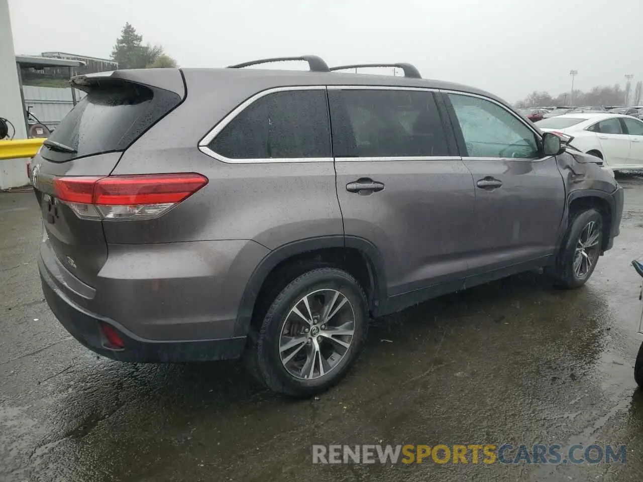 3 Photograph of a damaged car 5TDZZRFH4KS362928 TOYOTA HIGHLANDER 2019