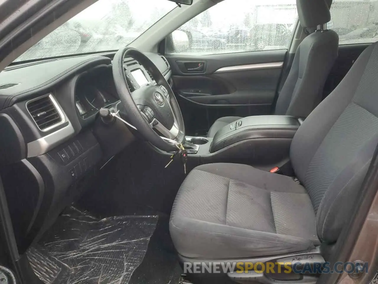 7 Photograph of a damaged car 5TDZZRFH4KS362928 TOYOTA HIGHLANDER 2019