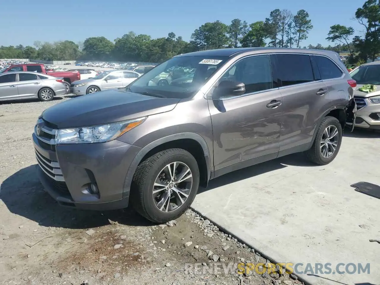1 Photograph of a damaged car 5TDZZRFH4KS364808 TOYOTA HIGHLANDER 2019