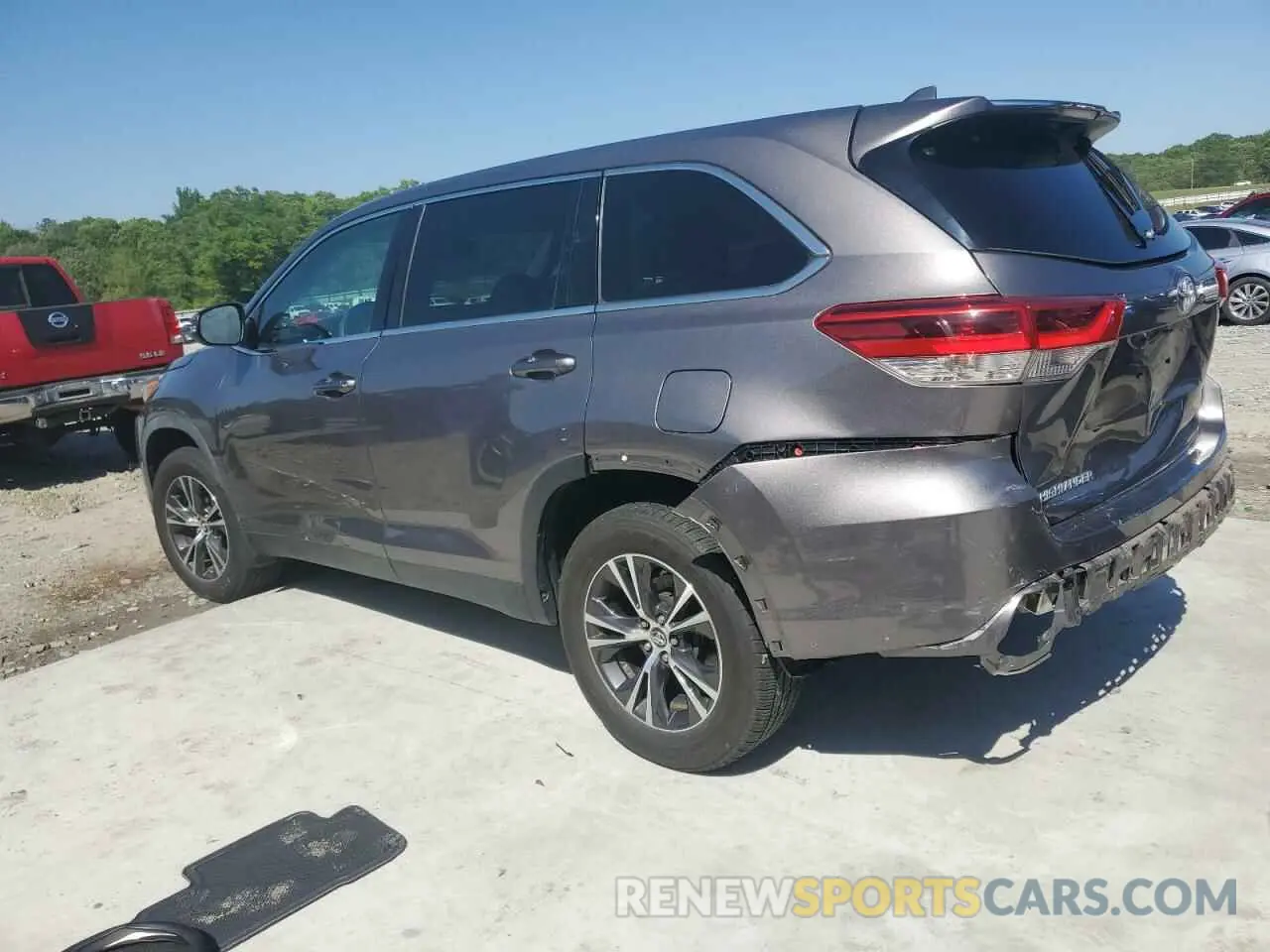 2 Photograph of a damaged car 5TDZZRFH4KS364808 TOYOTA HIGHLANDER 2019