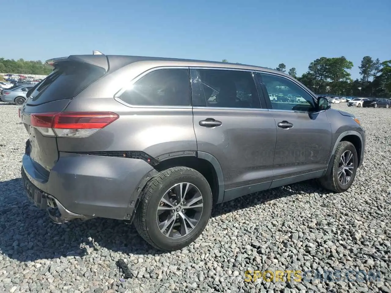 3 Photograph of a damaged car 5TDZZRFH4KS364808 TOYOTA HIGHLANDER 2019