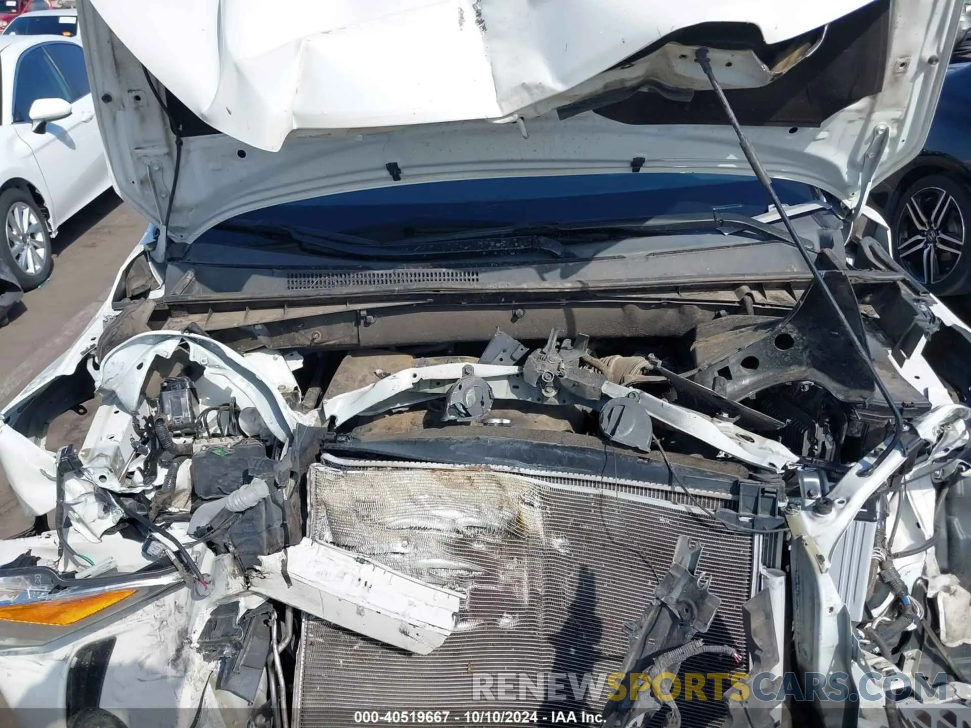10 Photograph of a damaged car 5TDZZRFH4KS366848 TOYOTA HIGHLANDER 2019