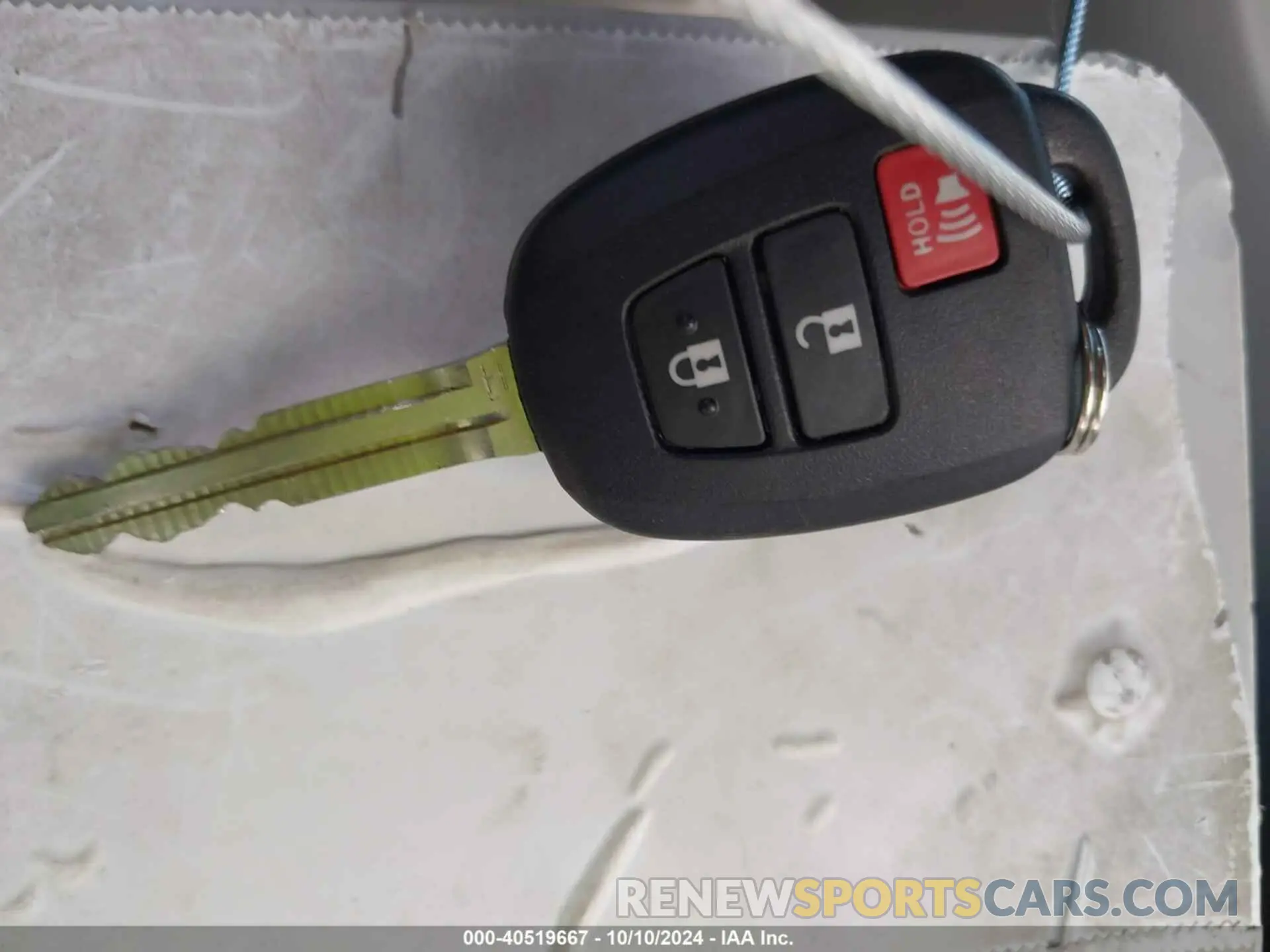 11 Photograph of a damaged car 5TDZZRFH4KS366848 TOYOTA HIGHLANDER 2019