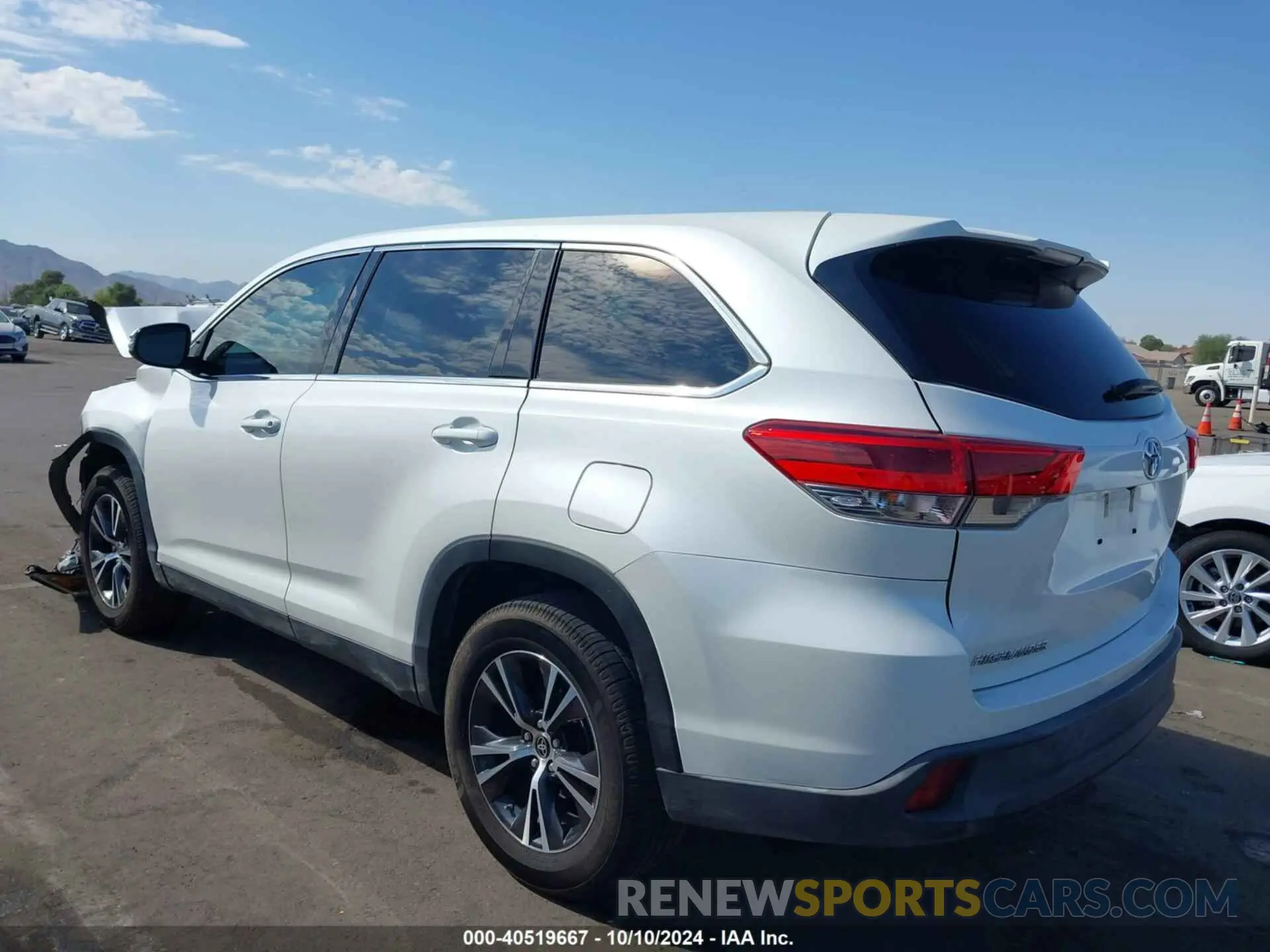 3 Photograph of a damaged car 5TDZZRFH4KS366848 TOYOTA HIGHLANDER 2019