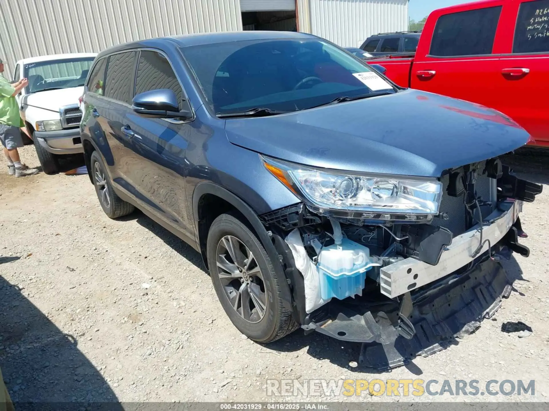1 Photograph of a damaged car 5TDZZRFH4KS367045 TOYOTA HIGHLANDER 2019