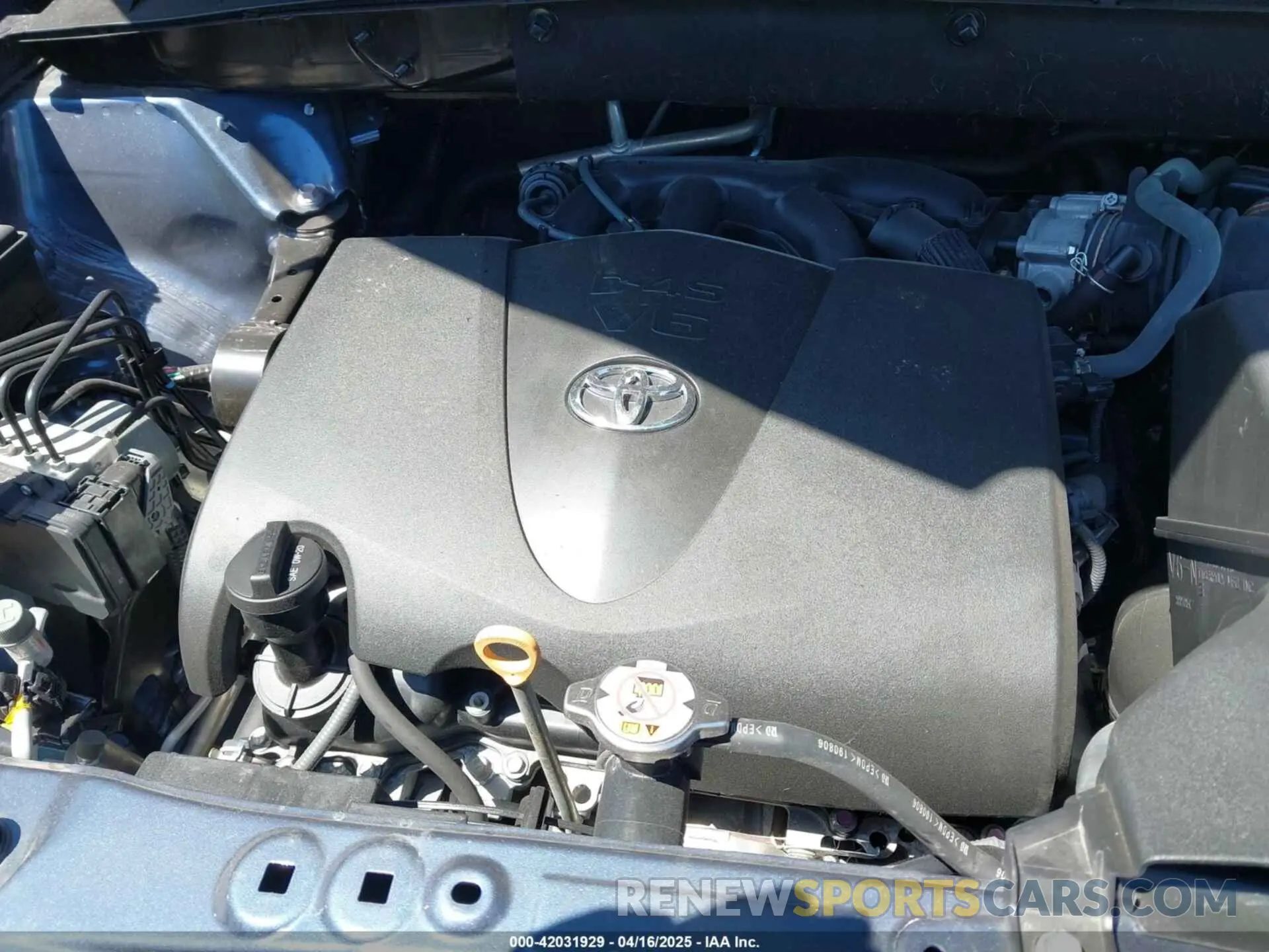 10 Photograph of a damaged car 5TDZZRFH4KS367045 TOYOTA HIGHLANDER 2019