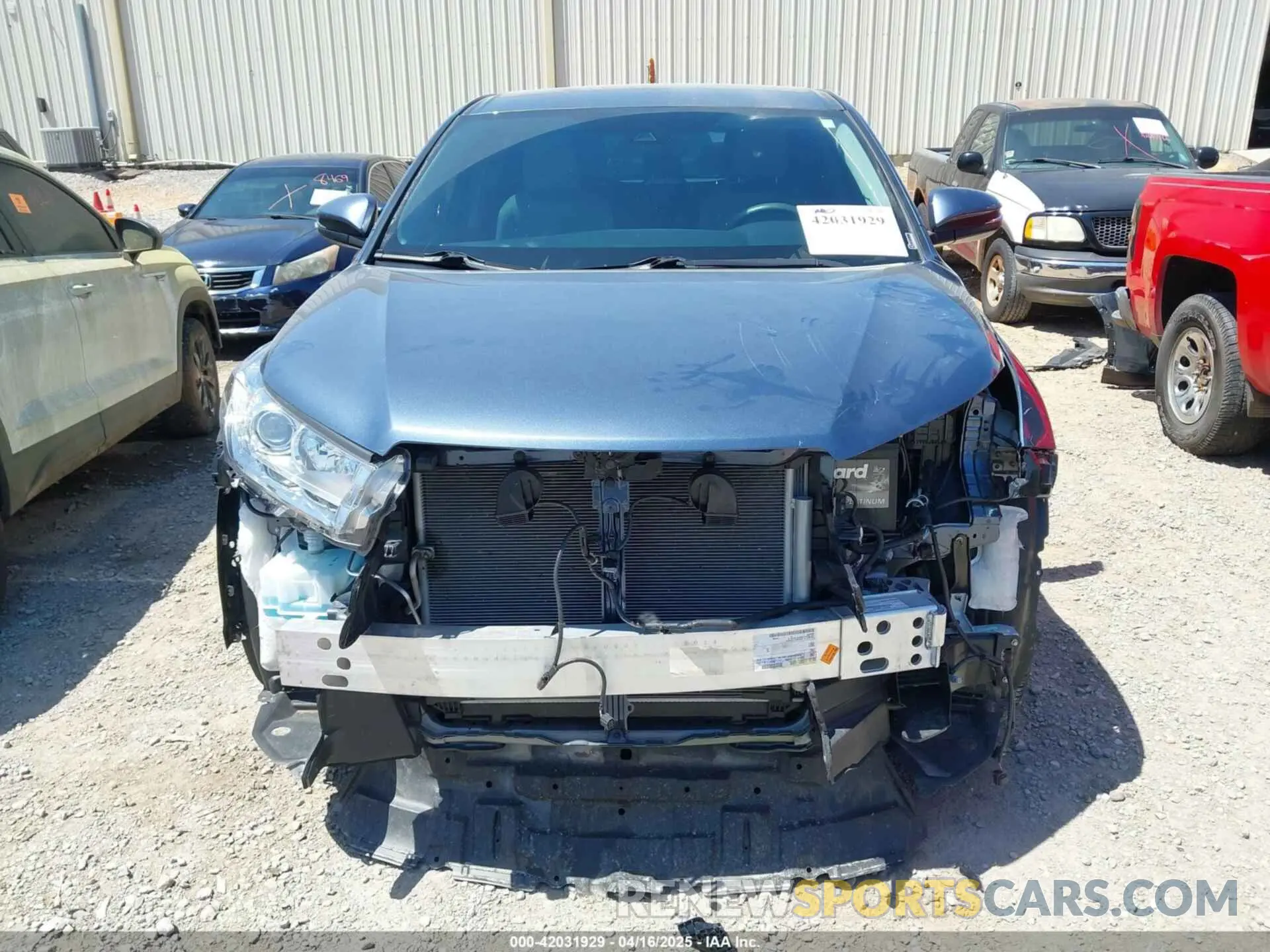 13 Photograph of a damaged car 5TDZZRFH4KS367045 TOYOTA HIGHLANDER 2019