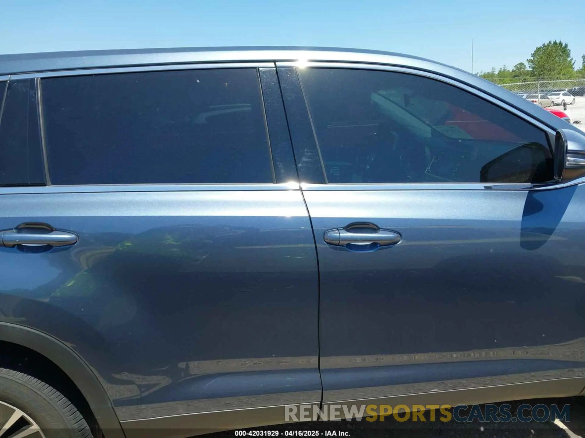 14 Photograph of a damaged car 5TDZZRFH4KS367045 TOYOTA HIGHLANDER 2019