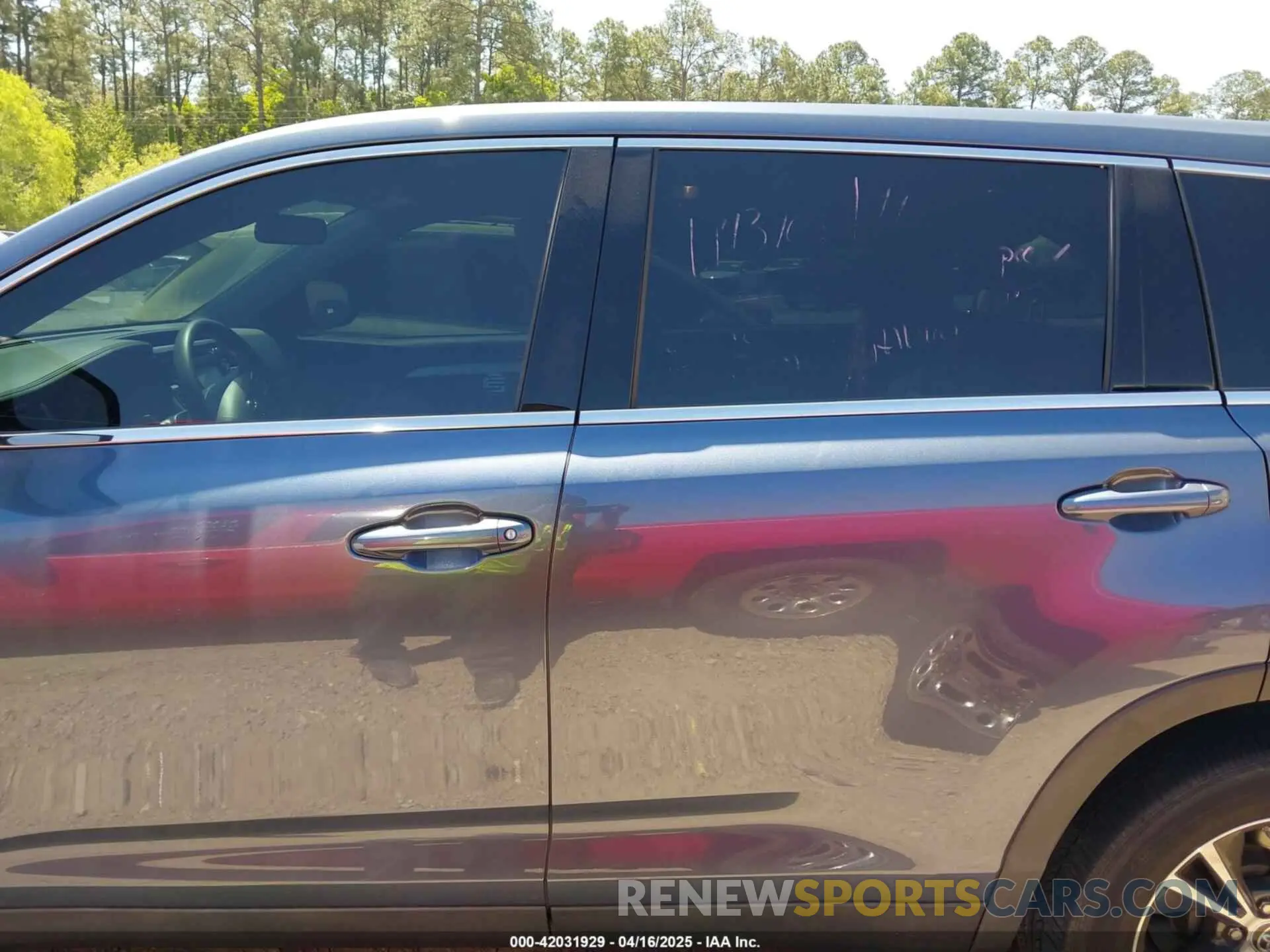15 Photograph of a damaged car 5TDZZRFH4KS367045 TOYOTA HIGHLANDER 2019