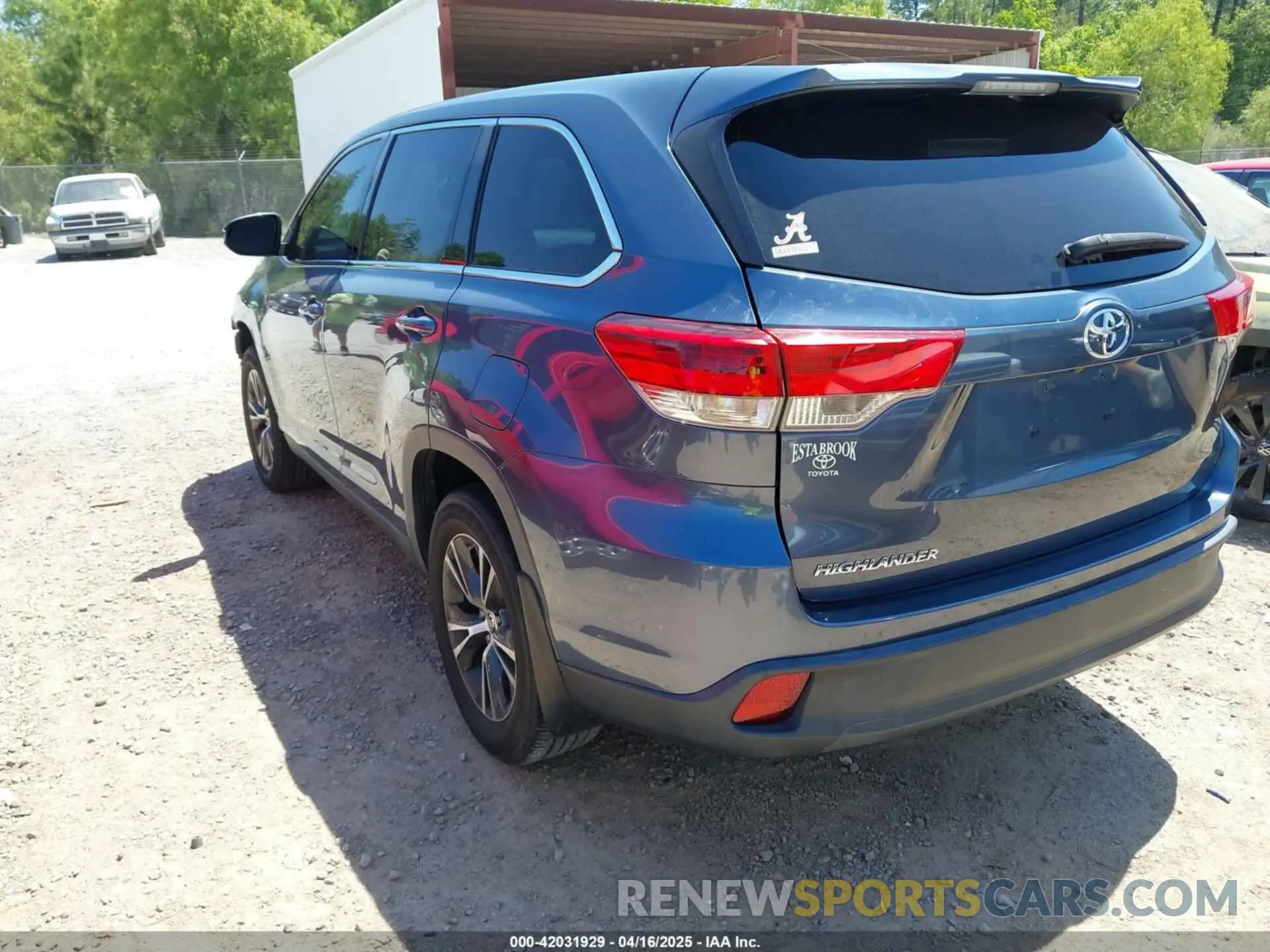 3 Photograph of a damaged car 5TDZZRFH4KS367045 TOYOTA HIGHLANDER 2019