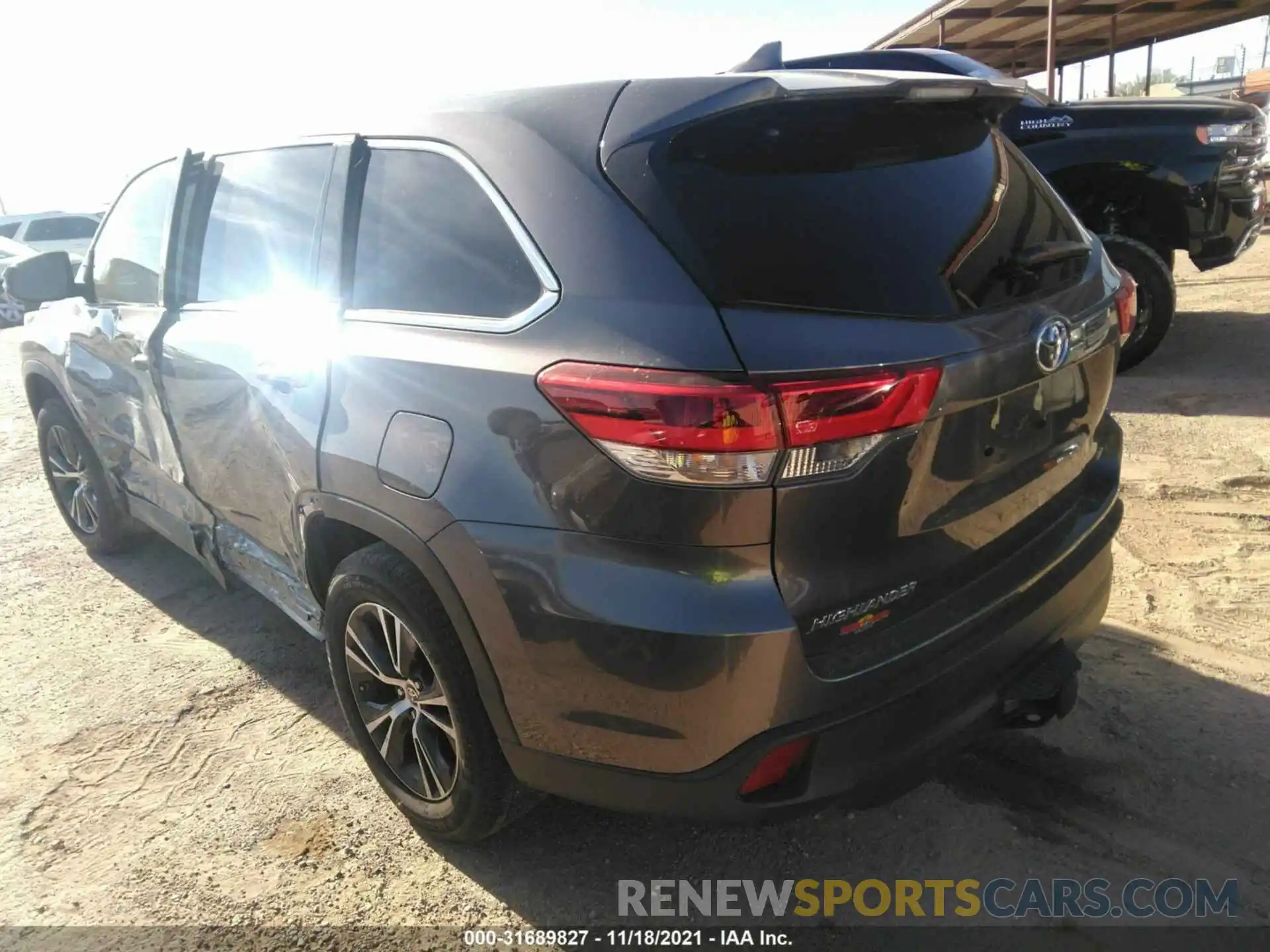 3 Photograph of a damaged car 5TDZZRFH4KS367708 TOYOTA HIGHLANDER 2019