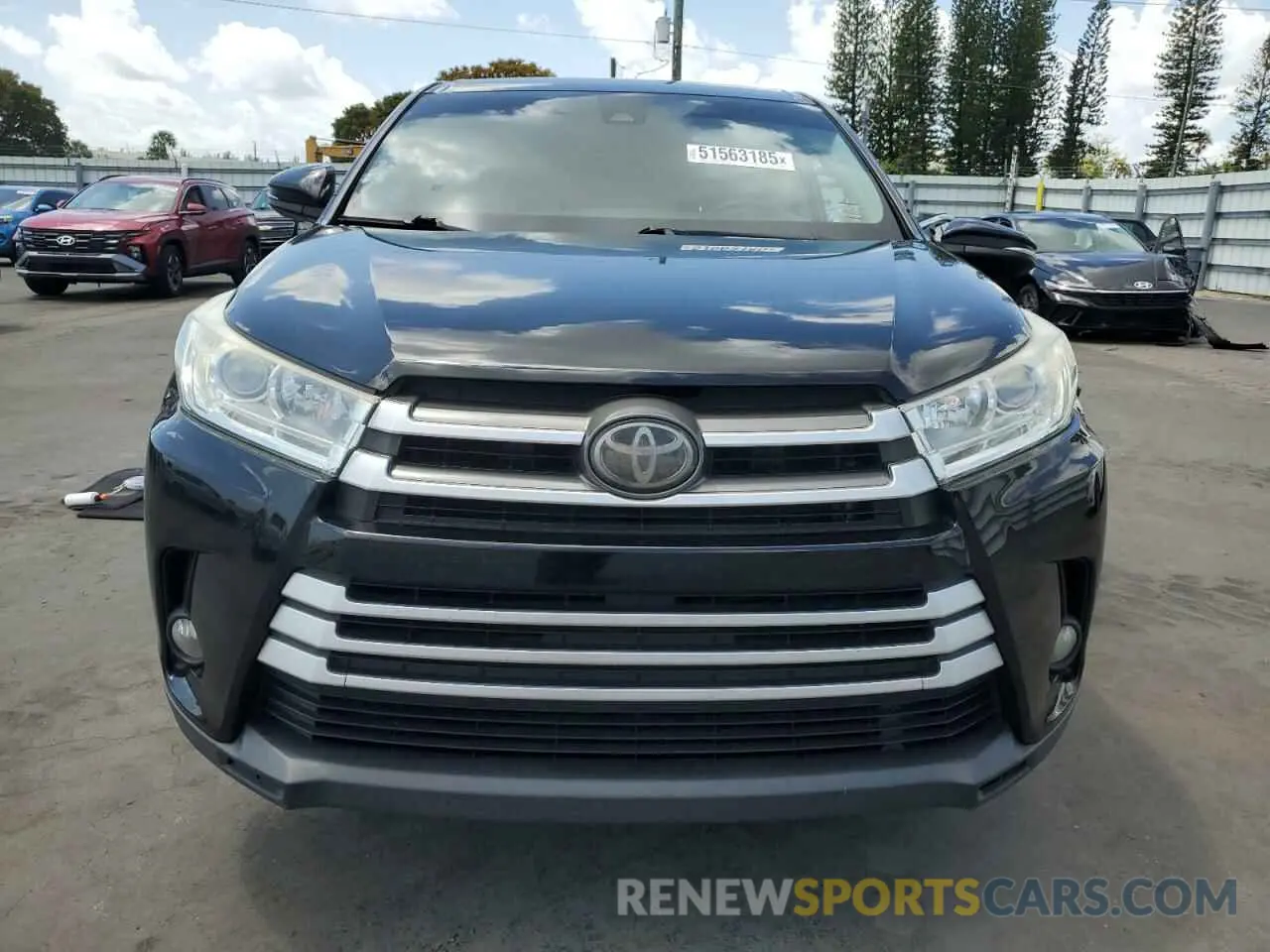5 Photograph of a damaged car 5TDZZRFH5KS292582 TOYOTA HIGHLANDER 2019