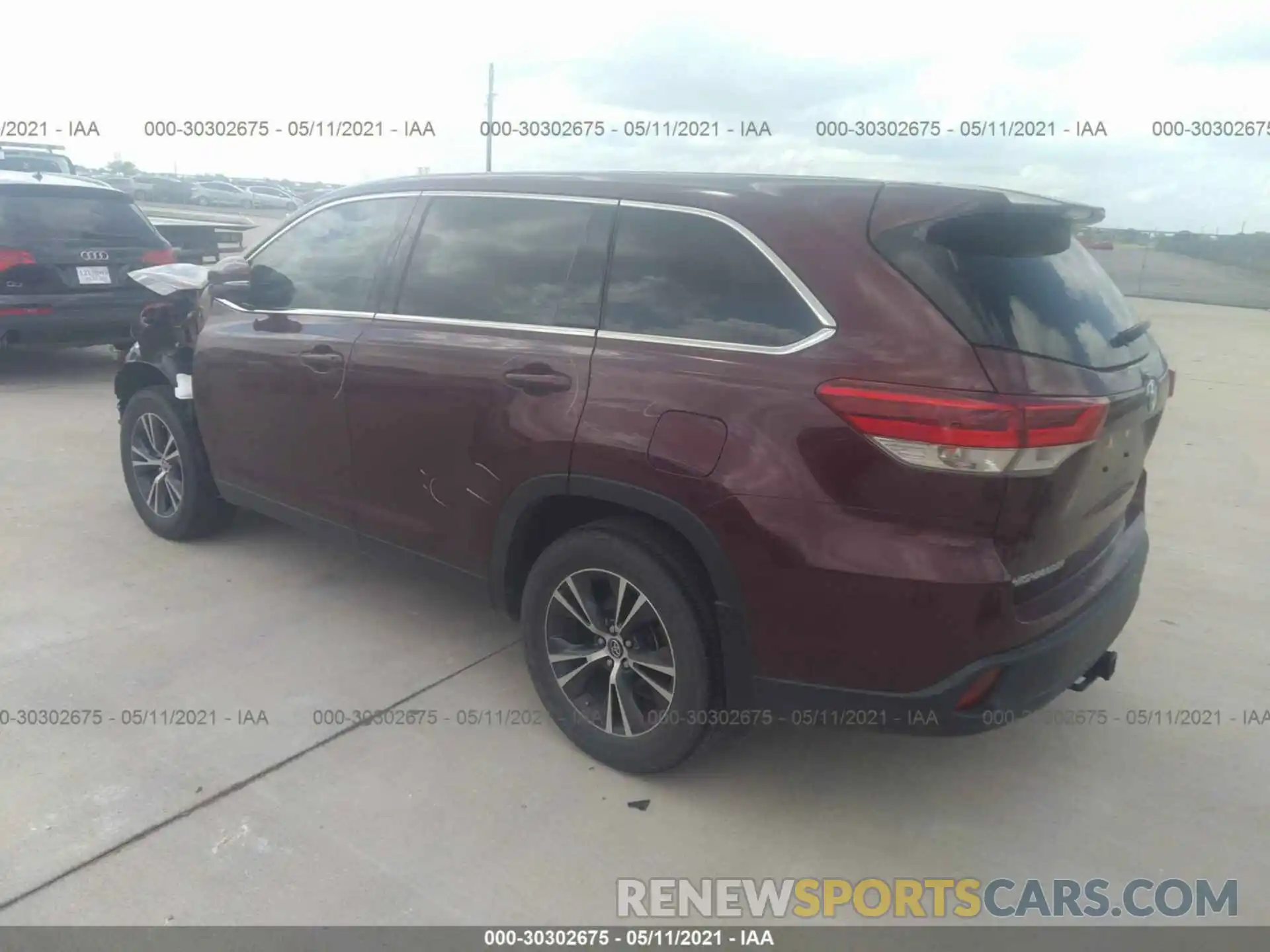 3 Photograph of a damaged car 5TDZZRFH5KS295224 TOYOTA HIGHLANDER 2019