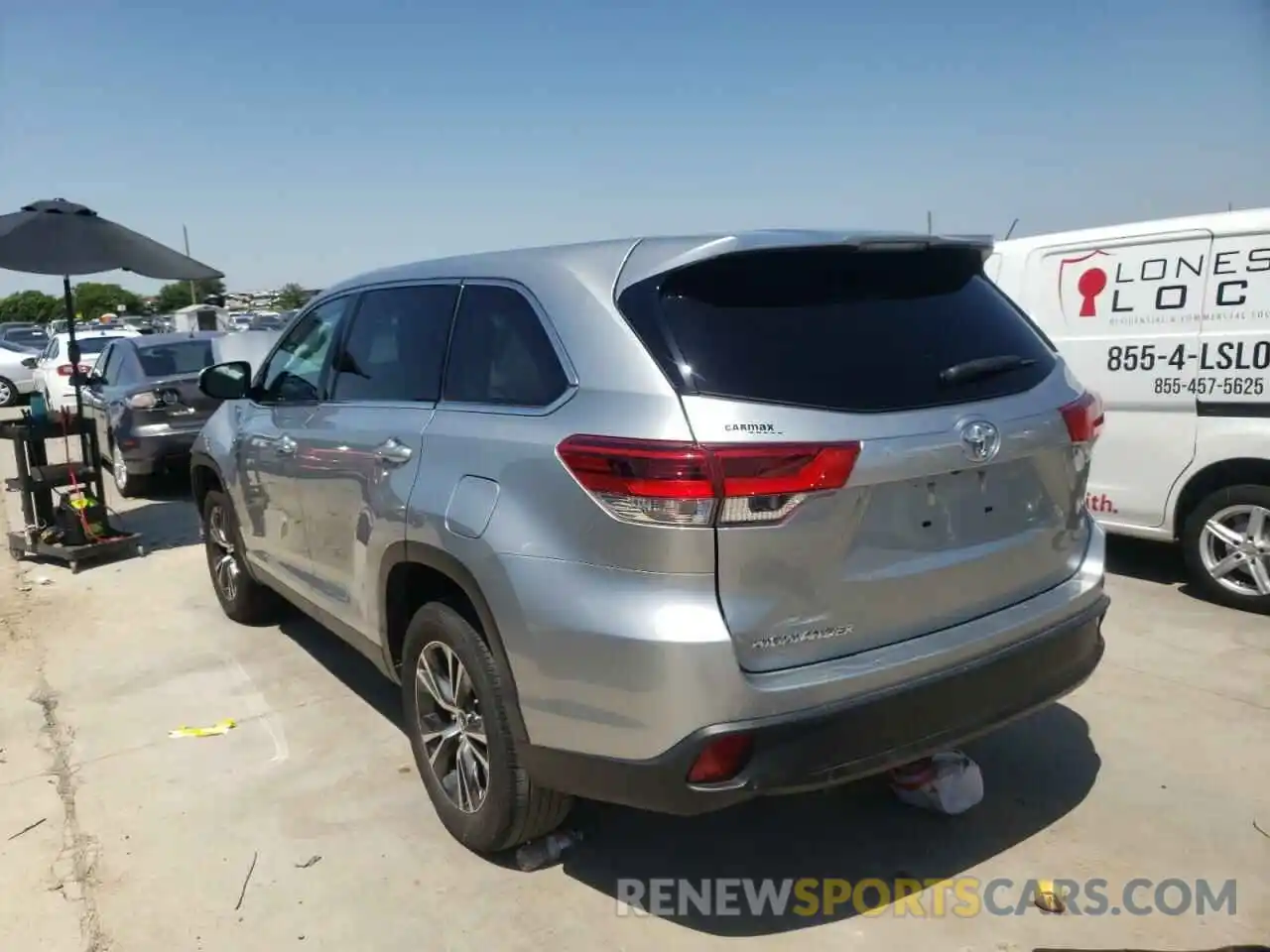 3 Photograph of a damaged car 5TDZZRFH5KS298091 TOYOTA HIGHLANDER 2019