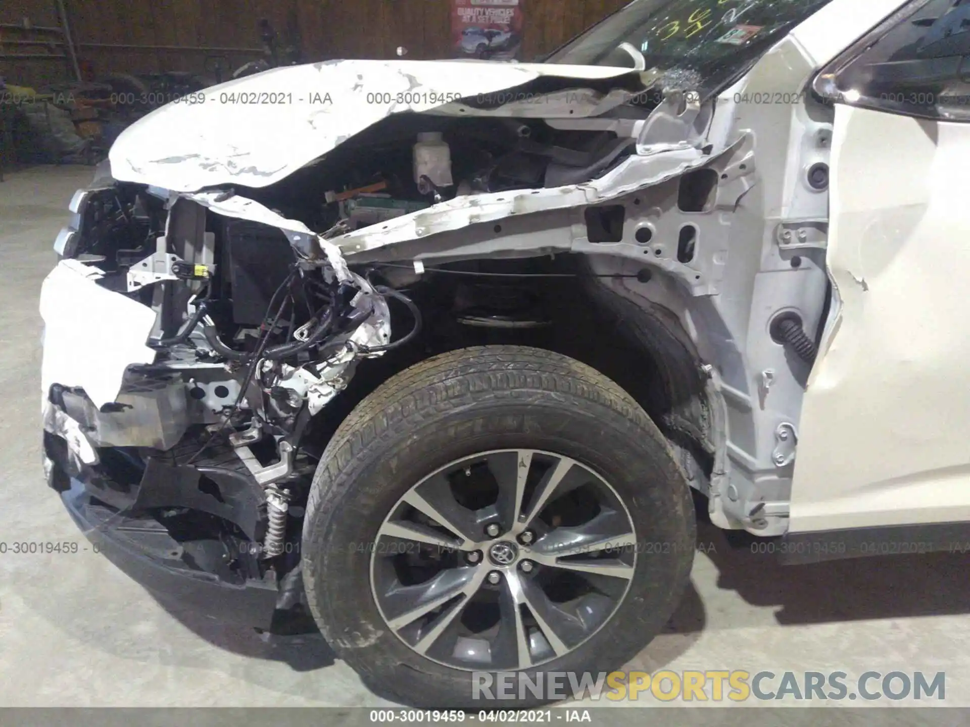 6 Photograph of a damaged car 5TDZZRFH5KS298995 TOYOTA HIGHLANDER 2019