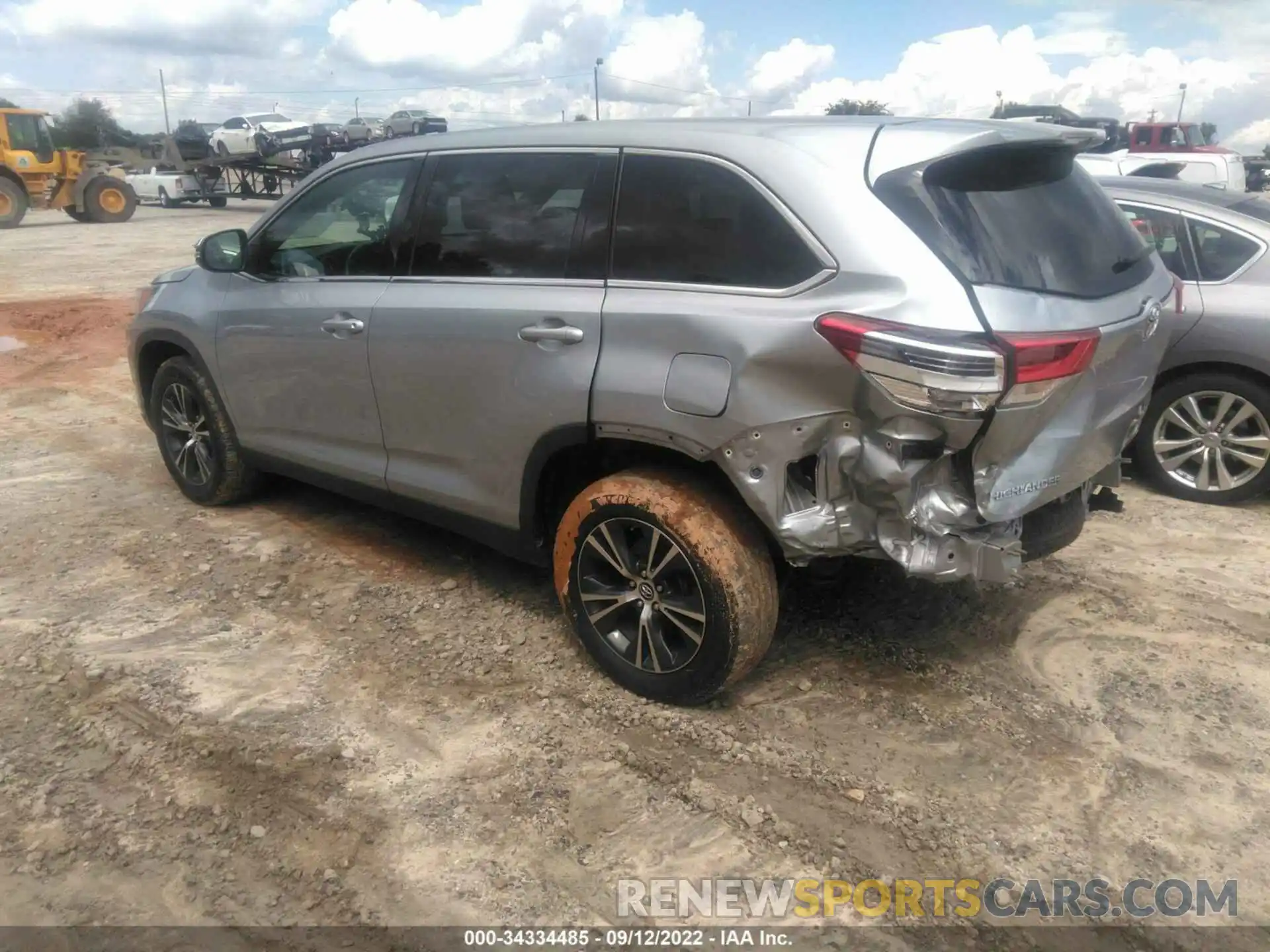 3 Photograph of a damaged car 5TDZZRFH5KS299211 TOYOTA HIGHLANDER 2019