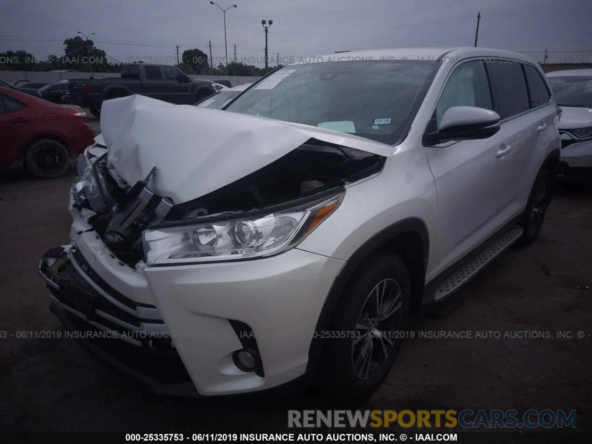2 Photograph of a damaged car 5TDZZRFH5KS302222 TOYOTA HIGHLANDER 2019