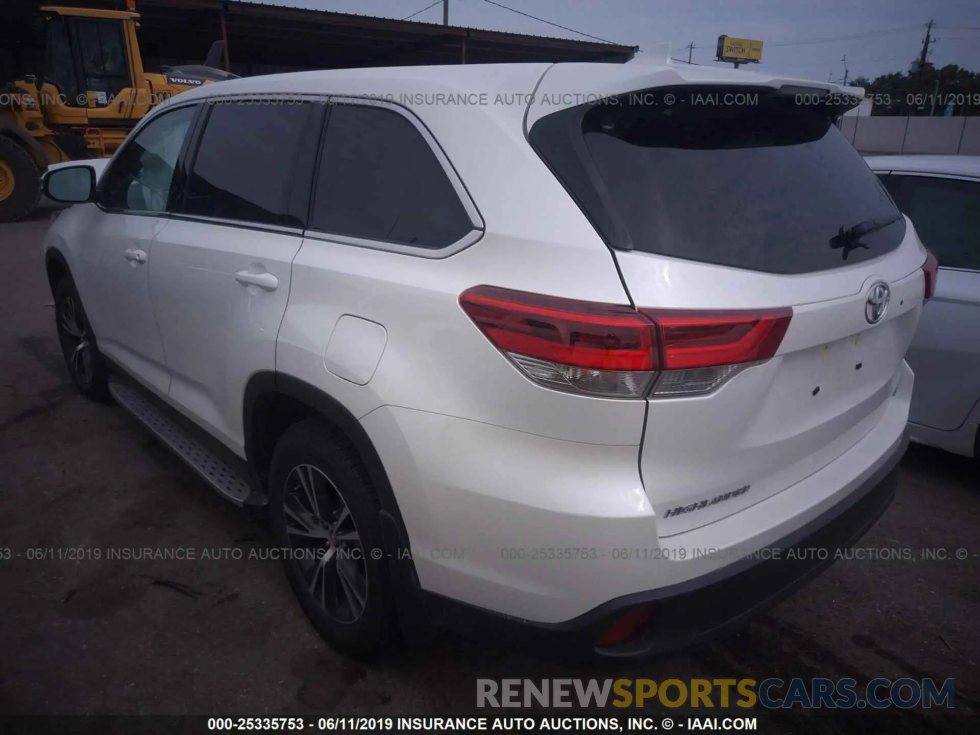 3 Photograph of a damaged car 5TDZZRFH5KS302222 TOYOTA HIGHLANDER 2019