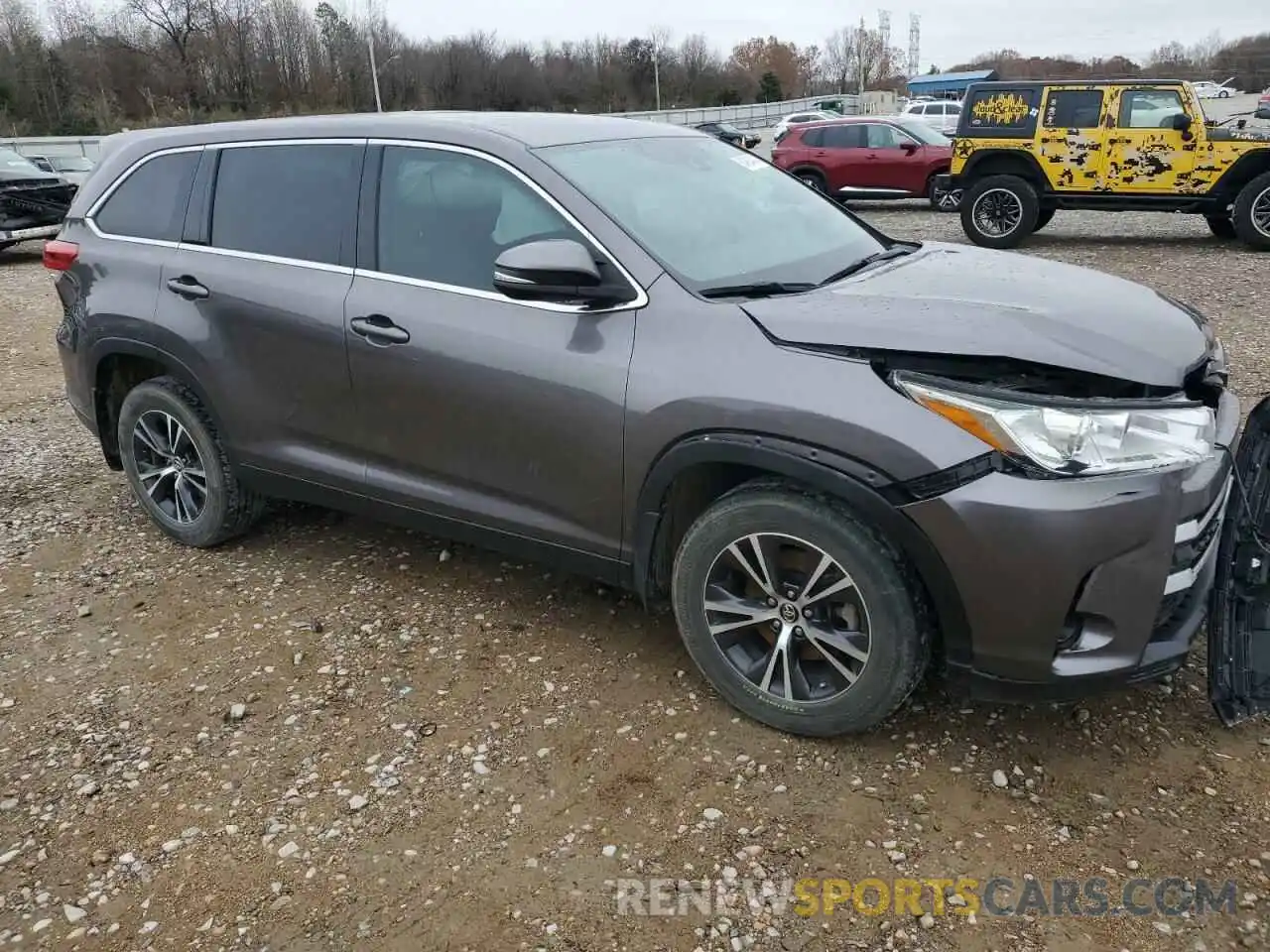 4 Photograph of a damaged car 5TDZZRFH5KS302401 TOYOTA HIGHLANDER 2019