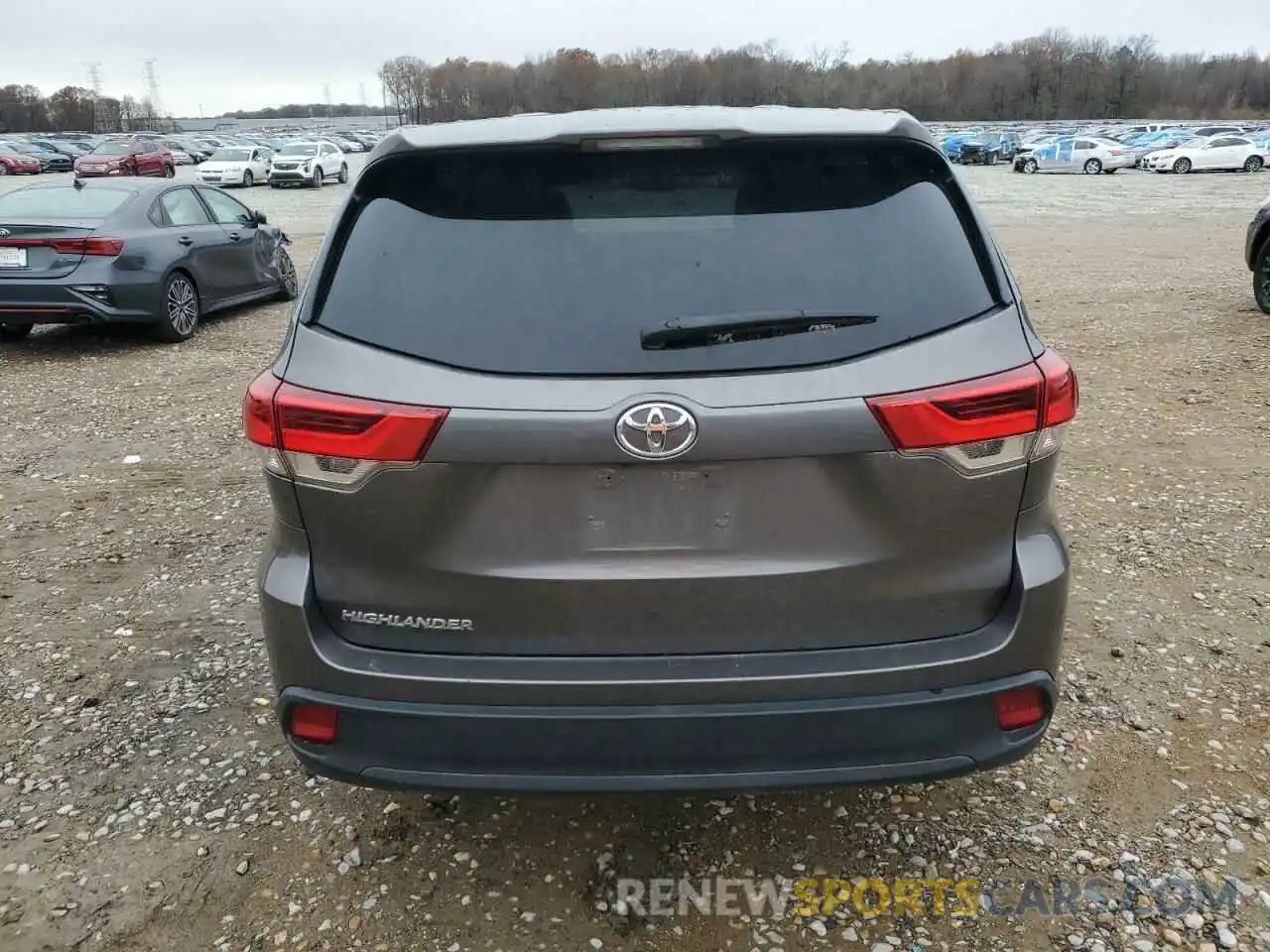 6 Photograph of a damaged car 5TDZZRFH5KS302401 TOYOTA HIGHLANDER 2019