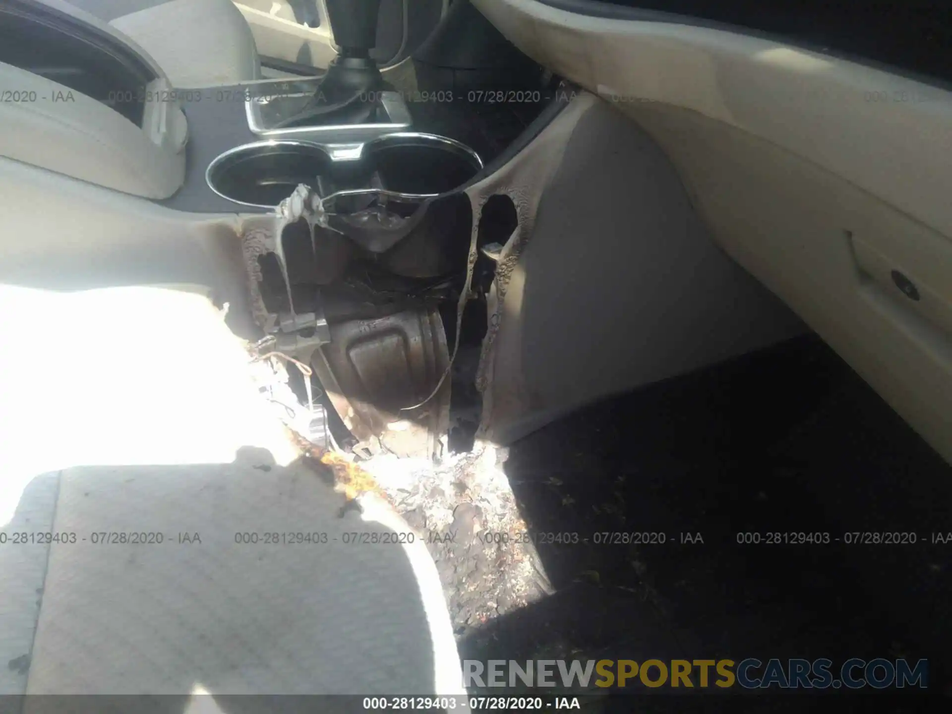 6 Photograph of a damaged car 5TDZZRFH5KS302933 TOYOTA HIGHLANDER 2019