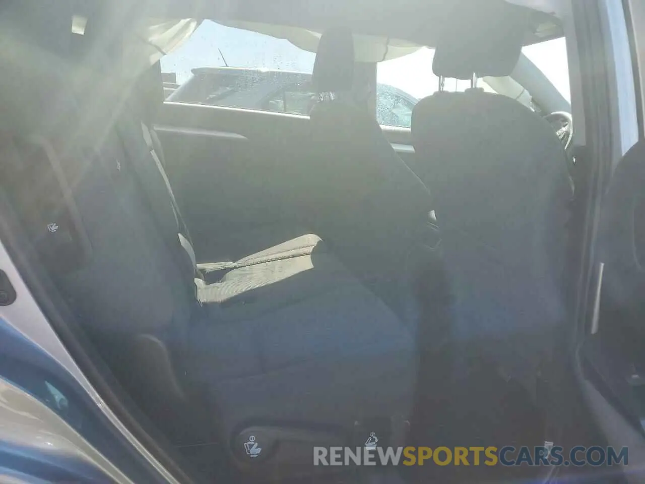 11 Photograph of a damaged car 5TDZZRFH5KS320364 TOYOTA HIGHLANDER 2019