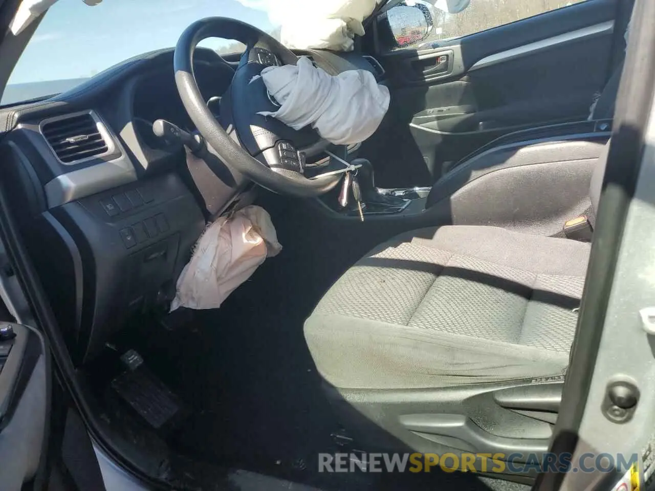 7 Photograph of a damaged car 5TDZZRFH5KS320364 TOYOTA HIGHLANDER 2019