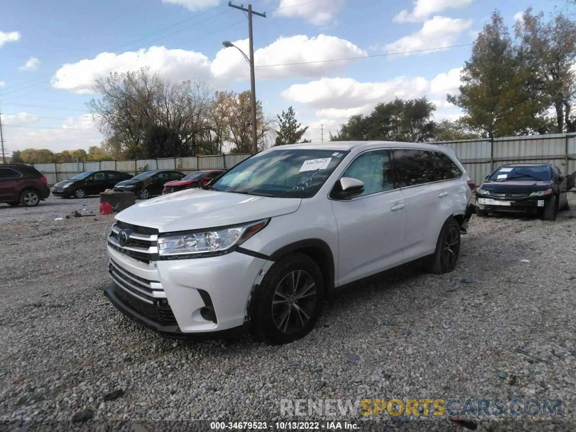 2 Photograph of a damaged car 5TDZZRFH5KS333258 TOYOTA HIGHLANDER 2019