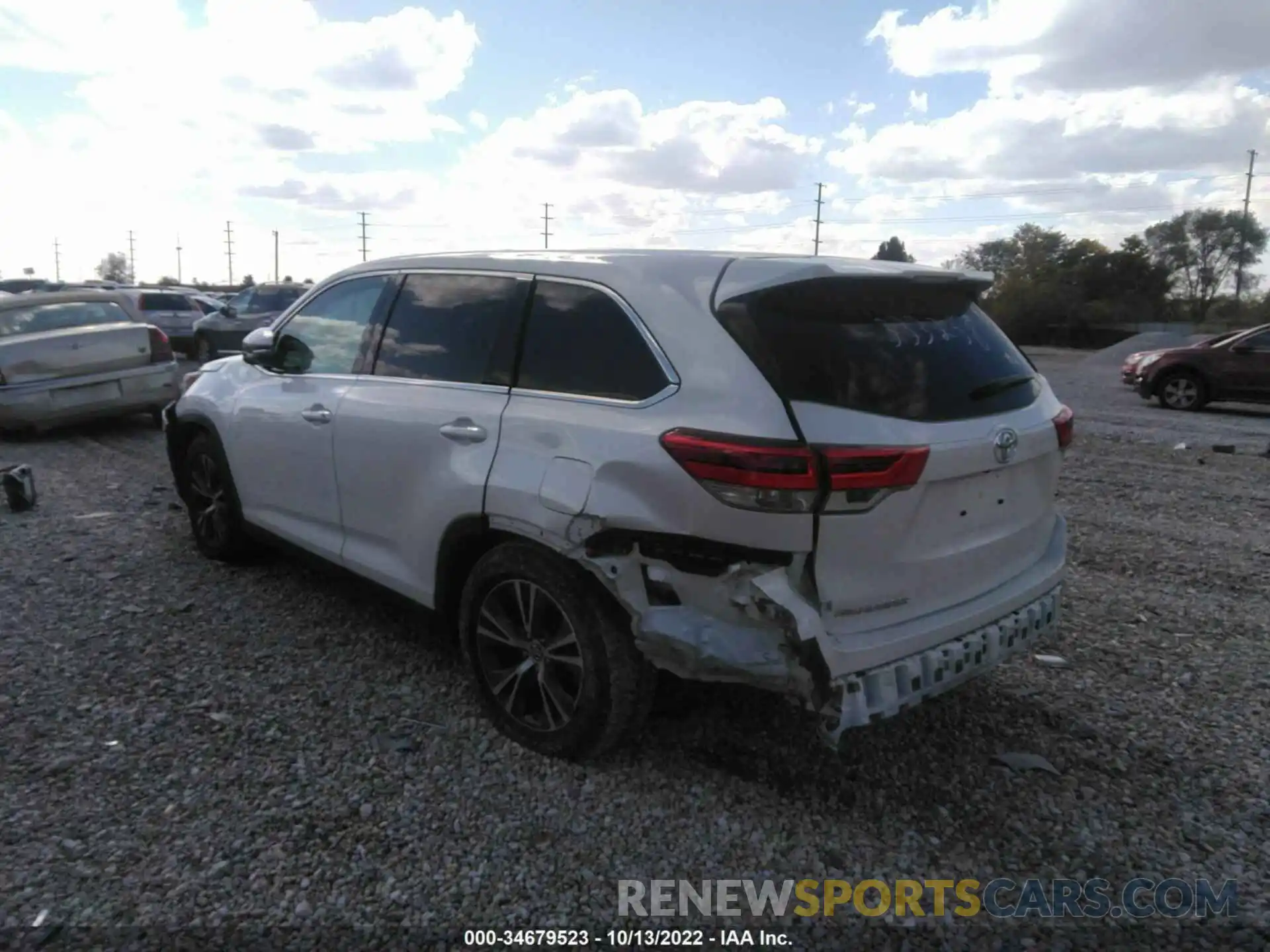 3 Photograph of a damaged car 5TDZZRFH5KS333258 TOYOTA HIGHLANDER 2019