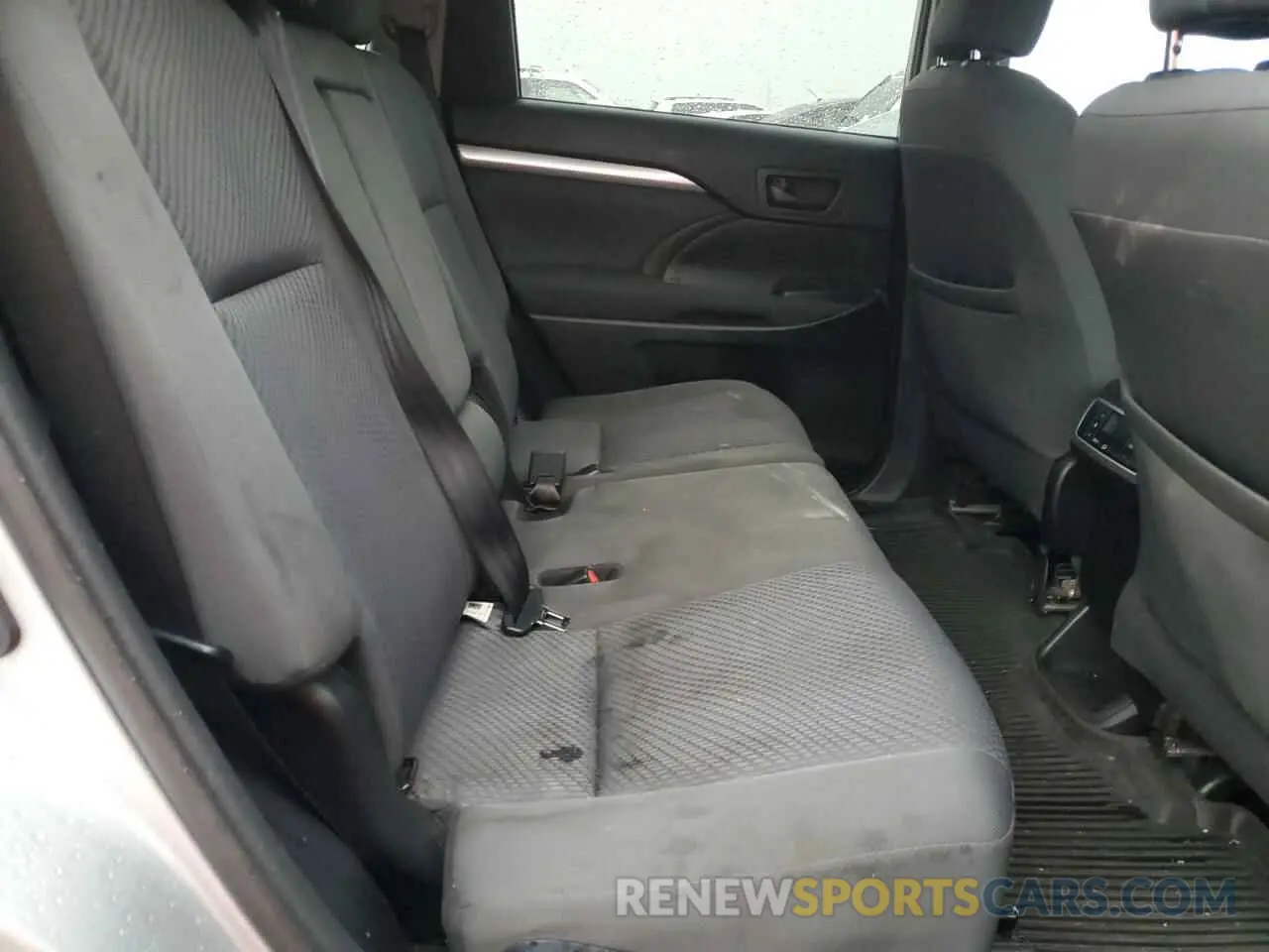 11 Photograph of a damaged car 5TDZZRFH5KS337732 TOYOTA HIGHLANDER 2019