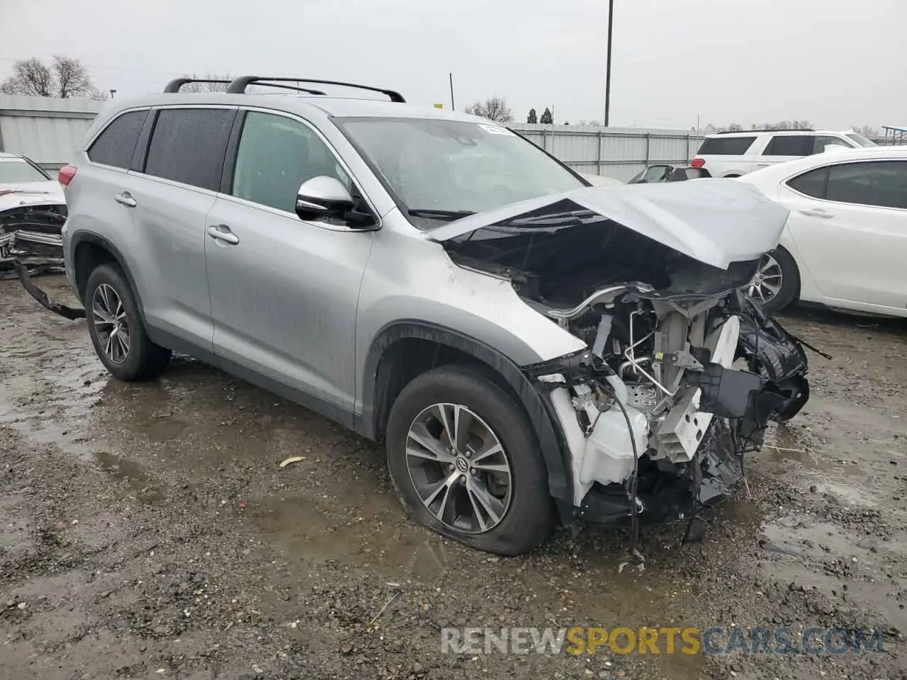 4 Photograph of a damaged car 5TDZZRFH5KS337732 TOYOTA HIGHLANDER 2019