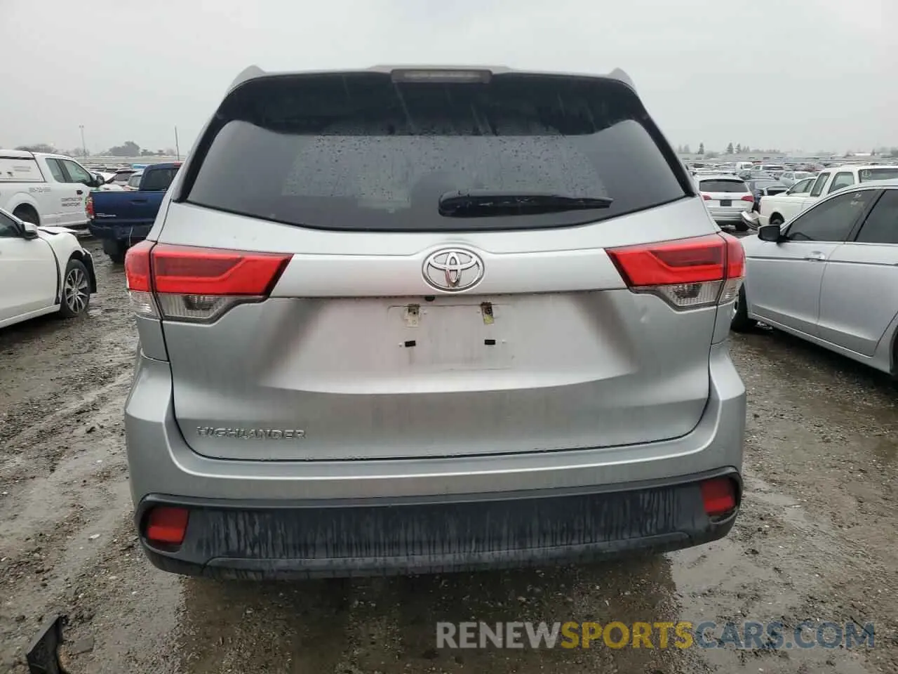 6 Photograph of a damaged car 5TDZZRFH5KS337732 TOYOTA HIGHLANDER 2019