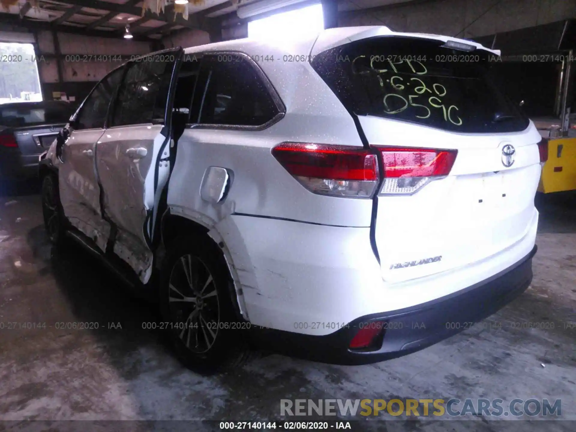 3 Photograph of a damaged car 5TDZZRFH5KS340596 TOYOTA HIGHLANDER 2019