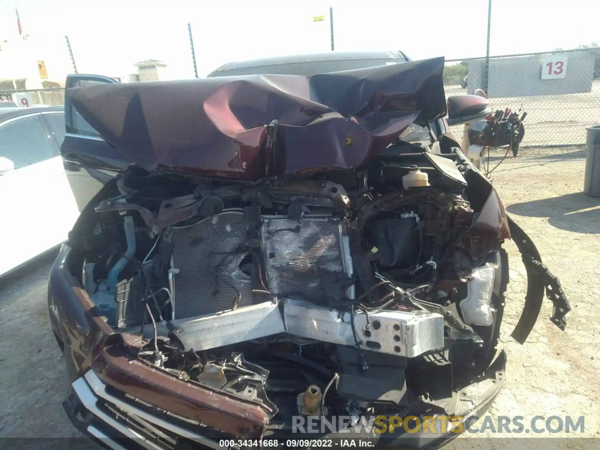 10 Photograph of a damaged car 5TDZZRFH5KS341750 TOYOTA HIGHLANDER 2019