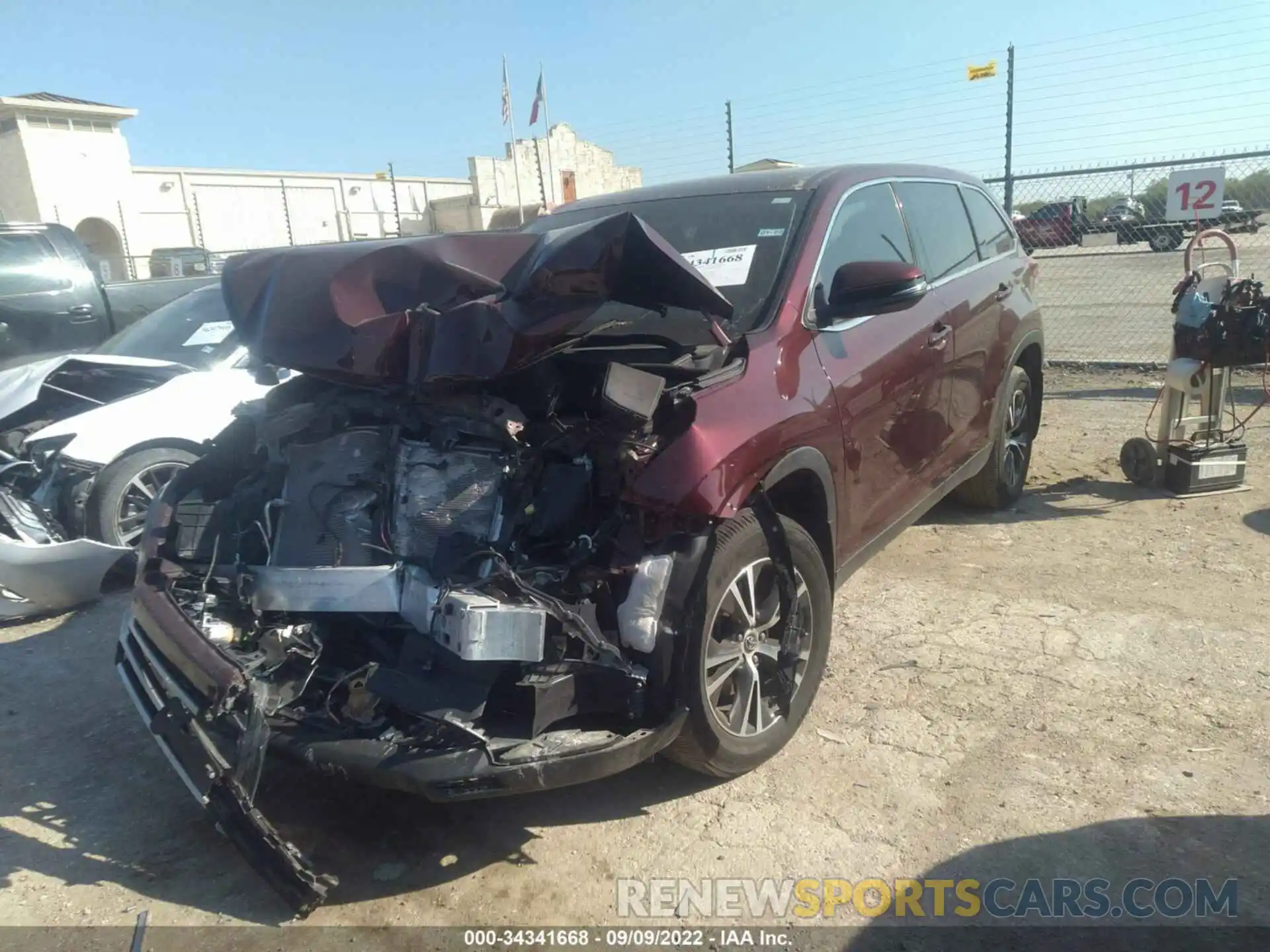 2 Photograph of a damaged car 5TDZZRFH5KS341750 TOYOTA HIGHLANDER 2019