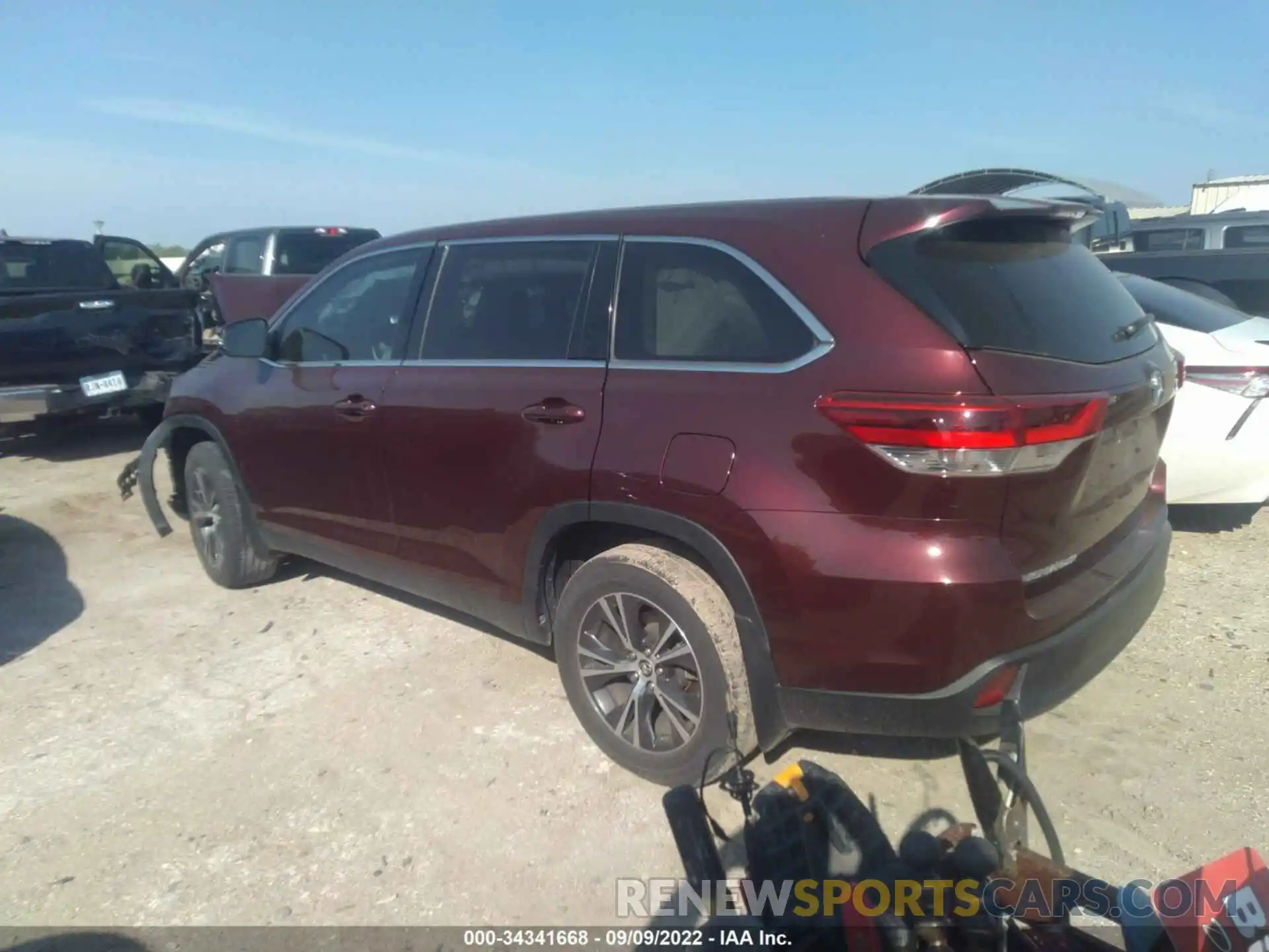 3 Photograph of a damaged car 5TDZZRFH5KS341750 TOYOTA HIGHLANDER 2019